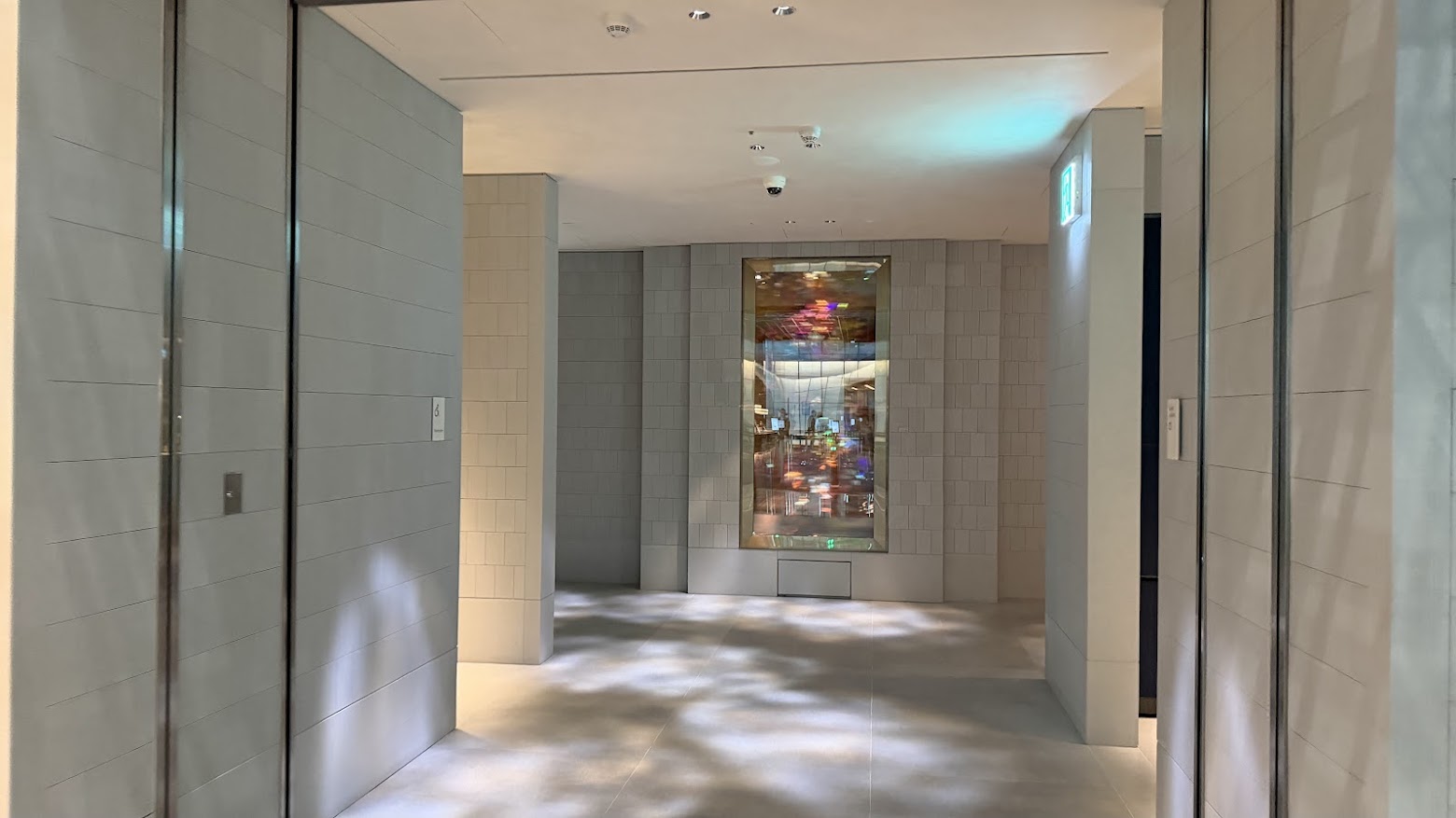 Korean Air Prestige Lounge East (Left) entrance foyer