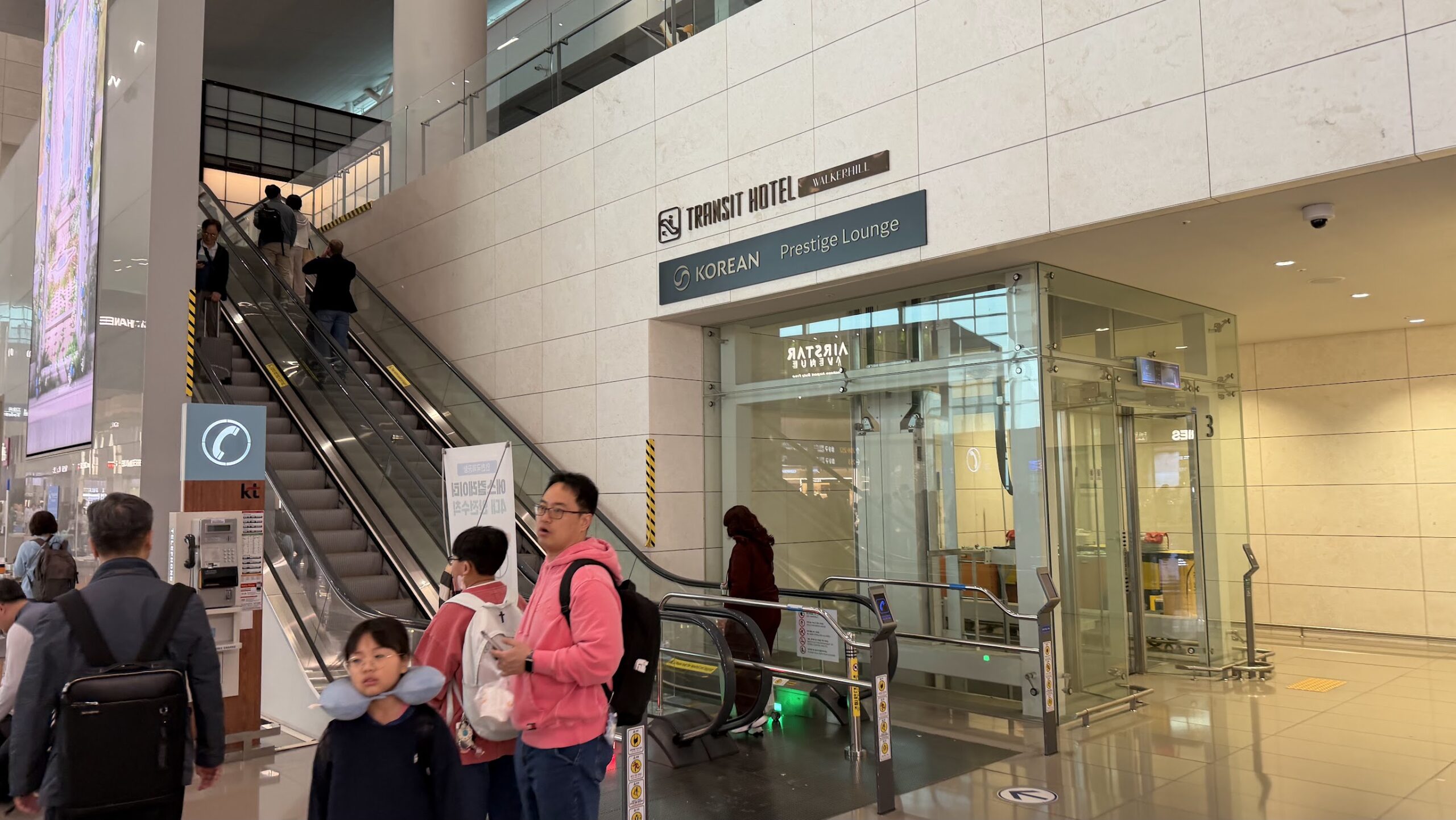 Korean Air Prestige Lounge East entrance