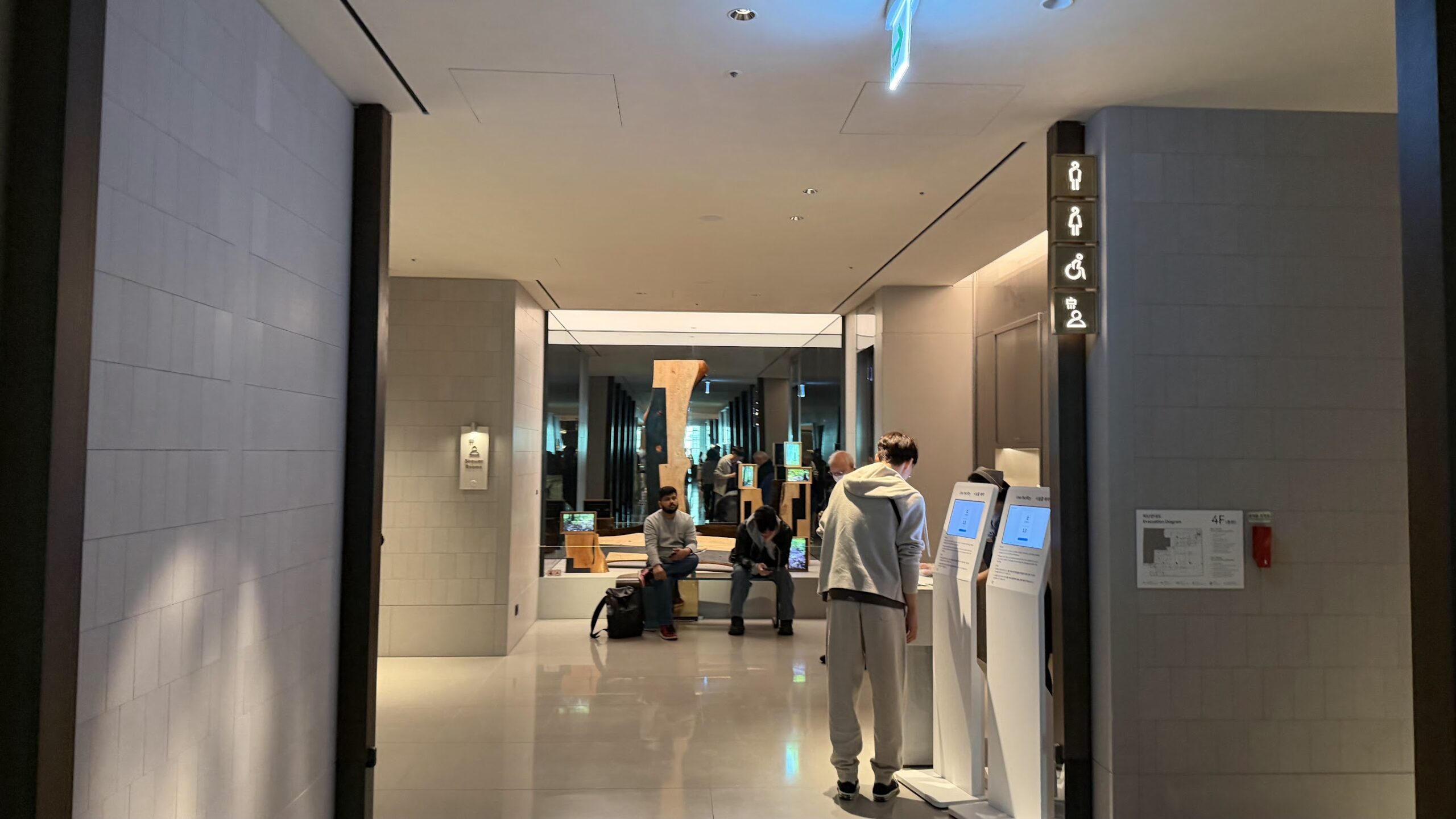 Korean Air Prestige Lounge East (Right) entrance to showers and toilets