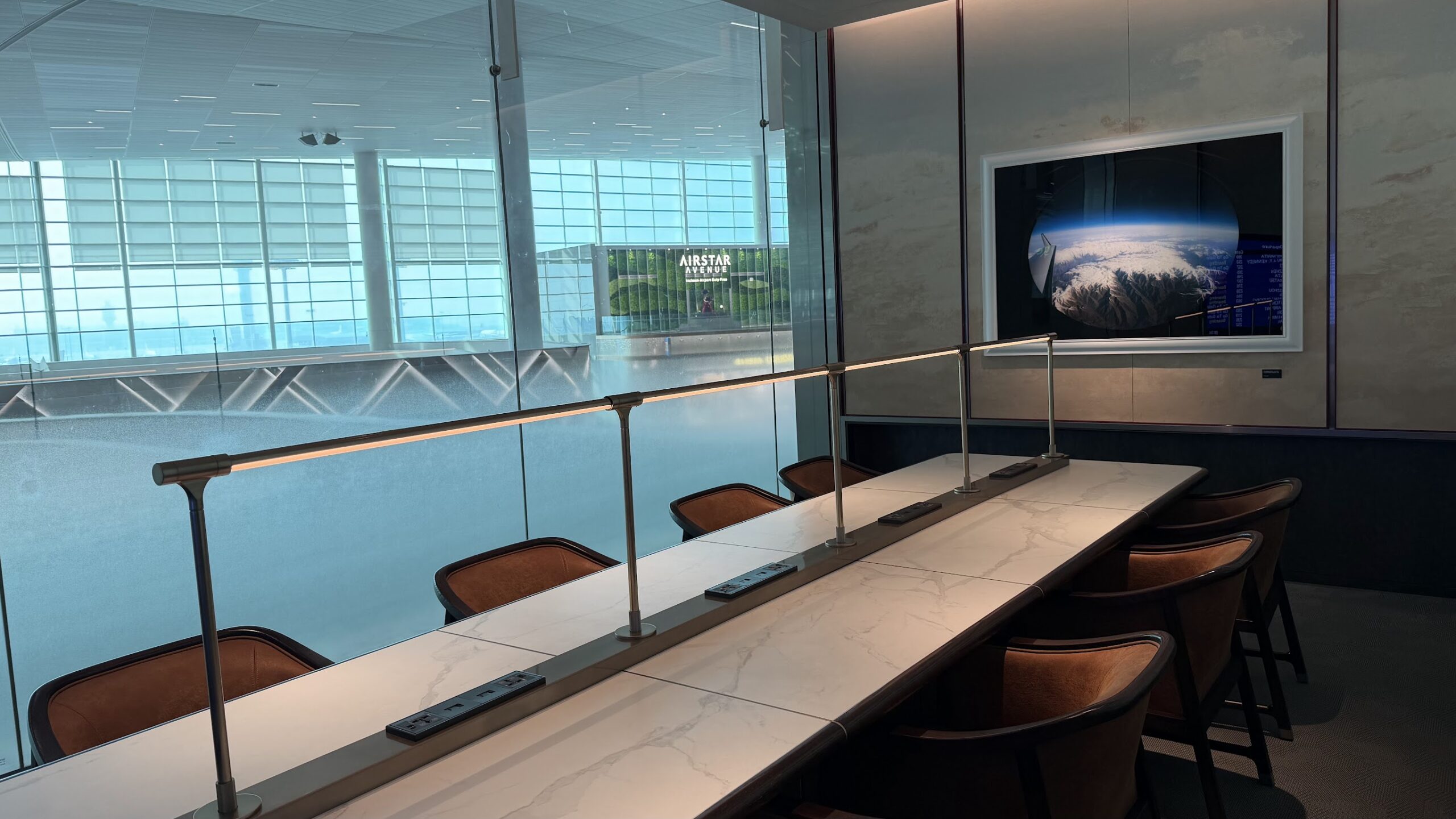 Korean Air Prestige Lounge East (Right) Tech Zone which works as a meeting room