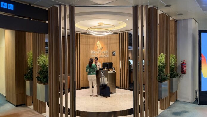 Singapore Airlines KrisFlyer Gold Lounge T2 entrance