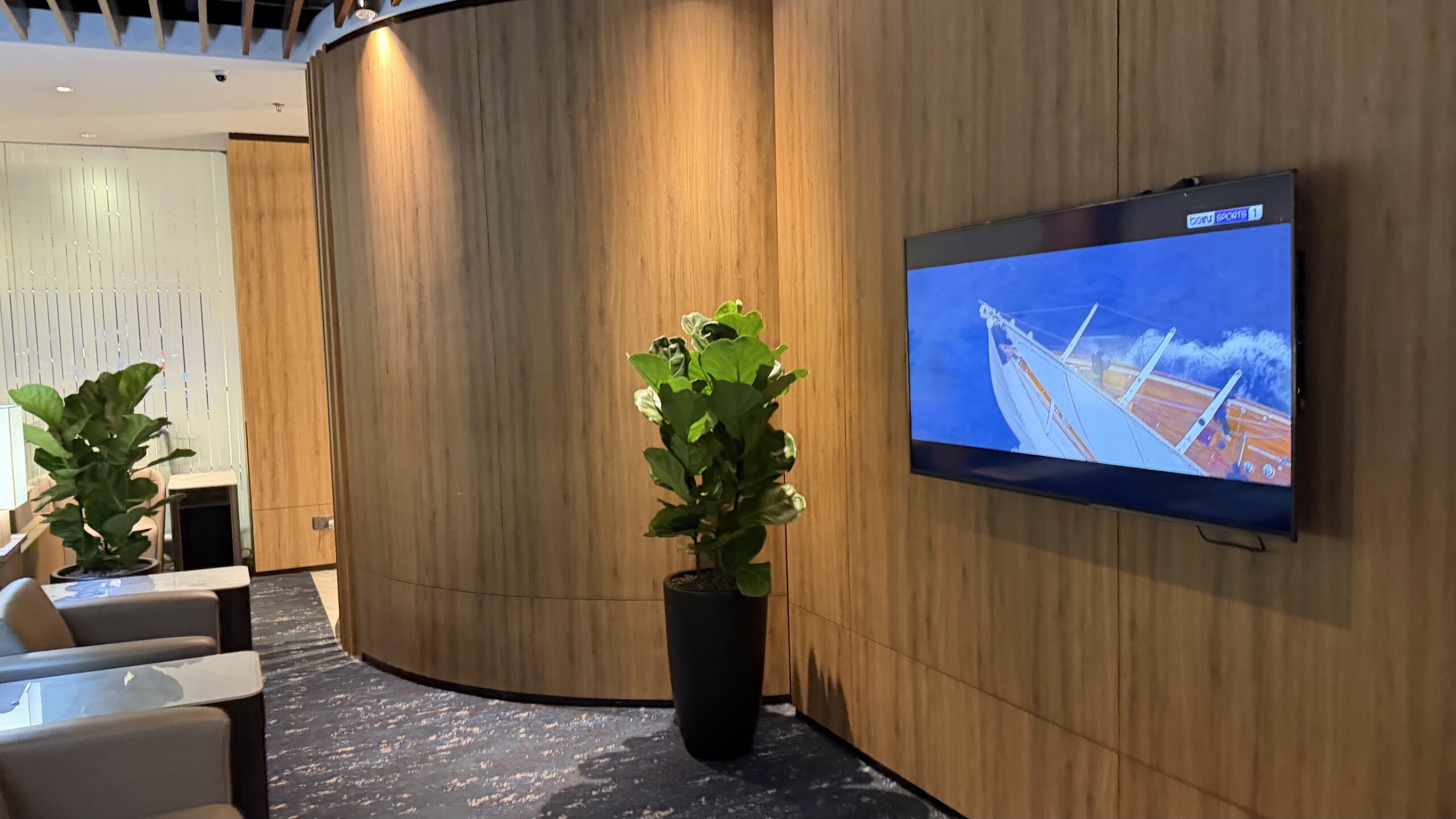 Singapore Airlines KrisFlyer Gold Lounge T2 TV