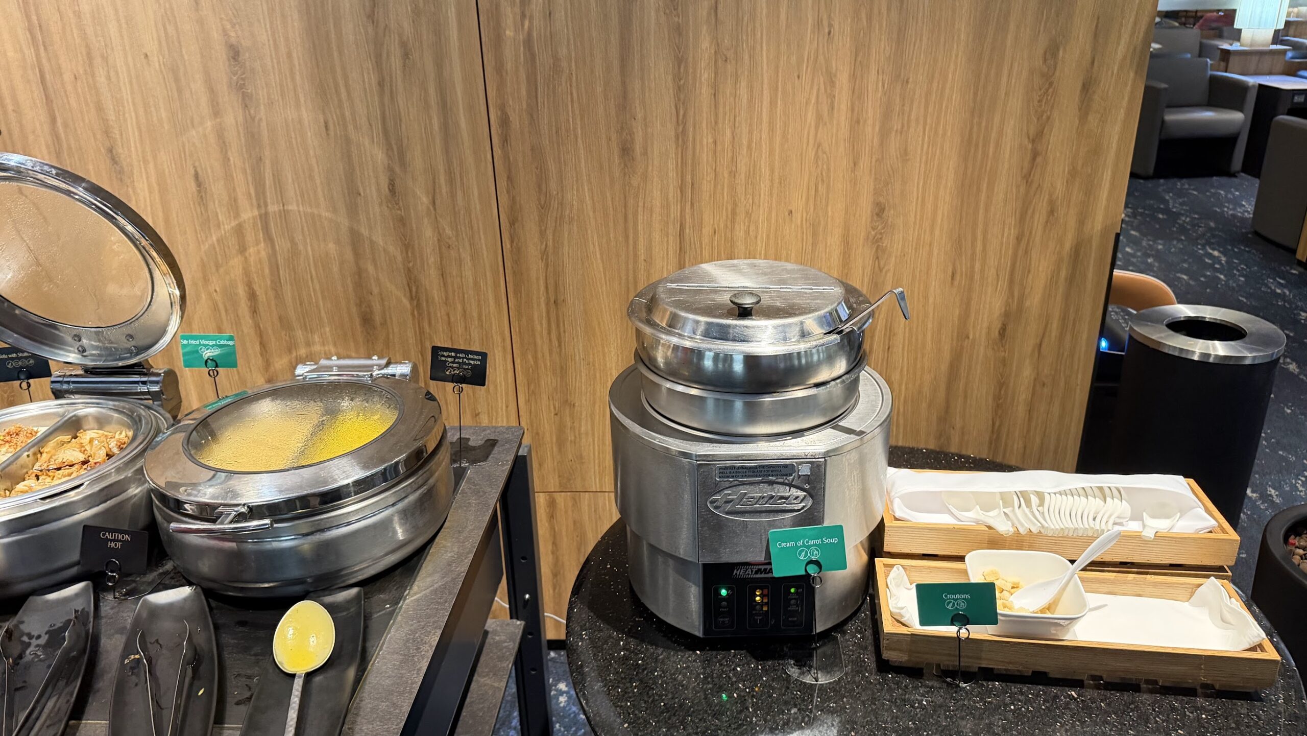 Singapore Airlines KrisFlyer Gold Lounge T2 dining