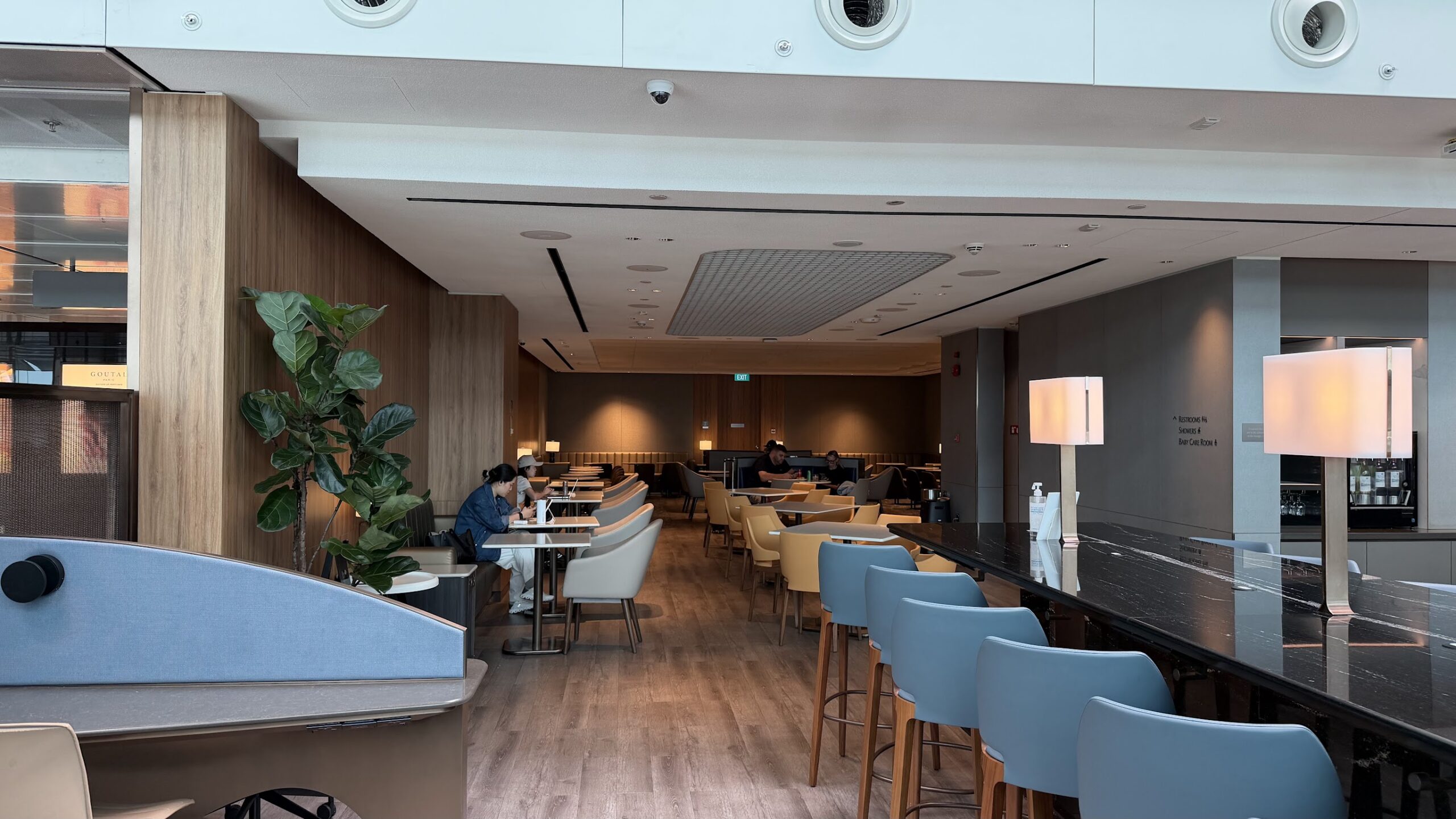 Singapore Airlines KrisFlyer Gold Lounge T3 seating area