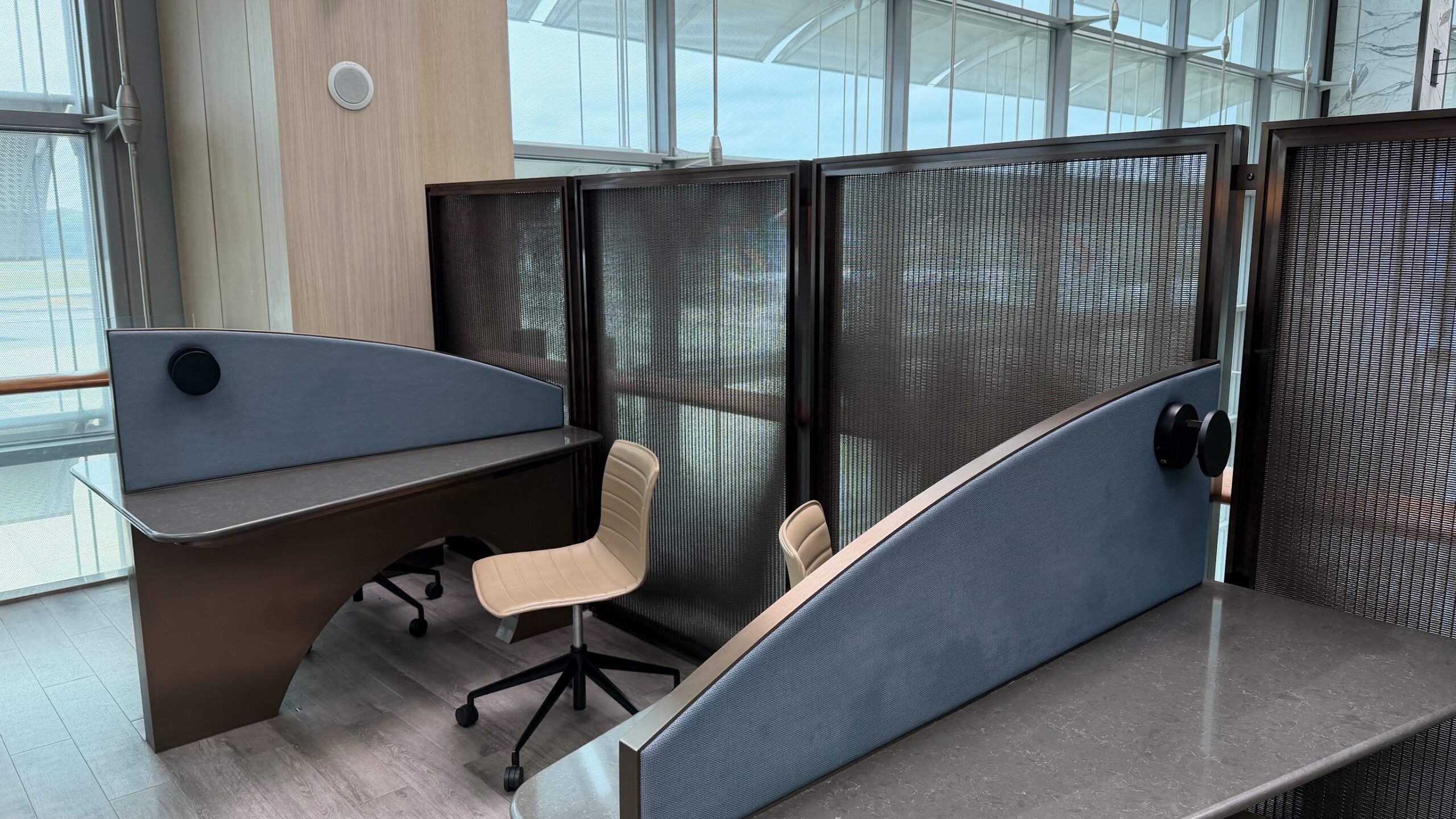 Singapore Airlines KrisFlyer Gold Lounge T3 work desks