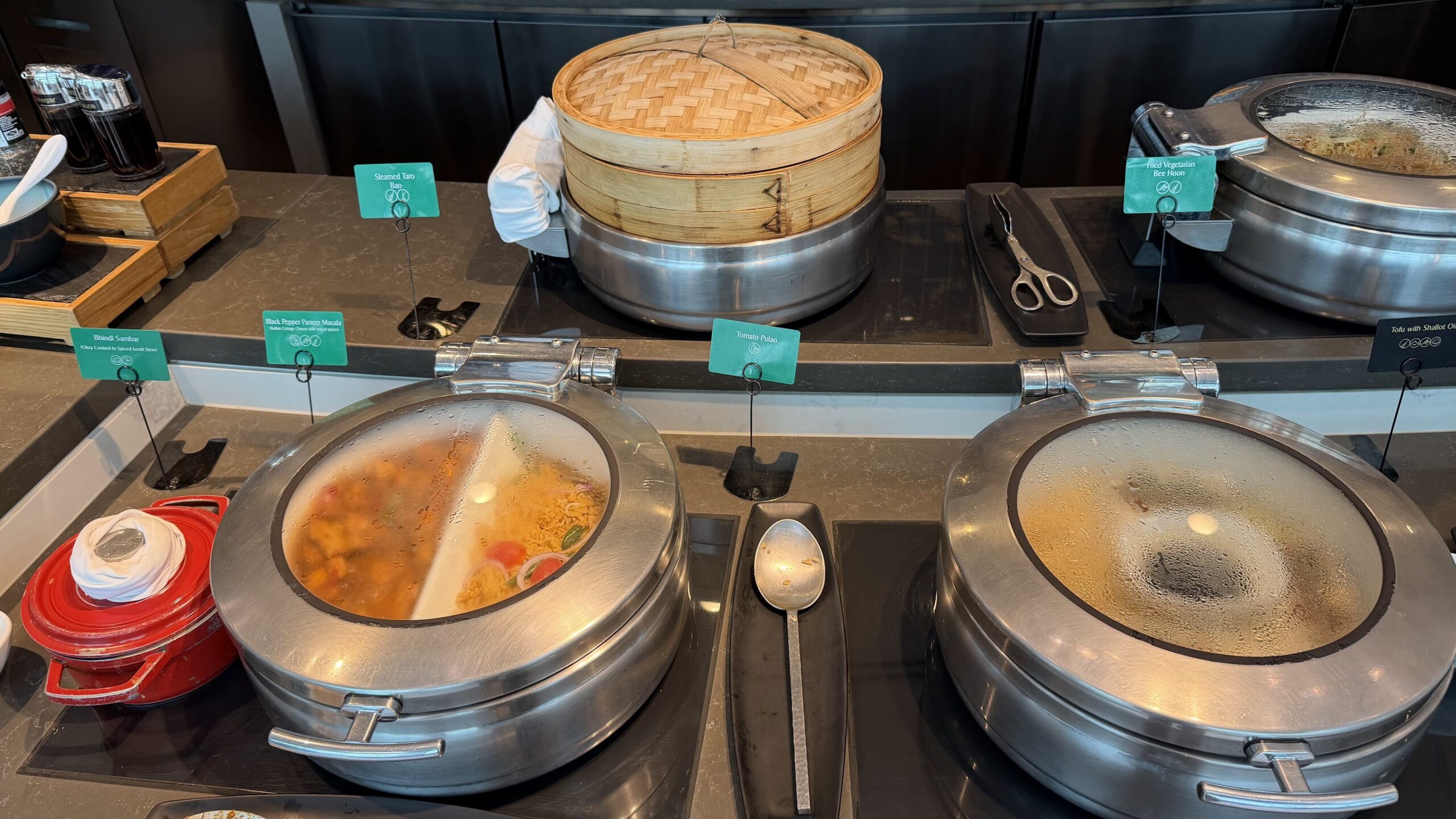 Singapore Airlines KrisFlyer Gold Lounge T3 buffet