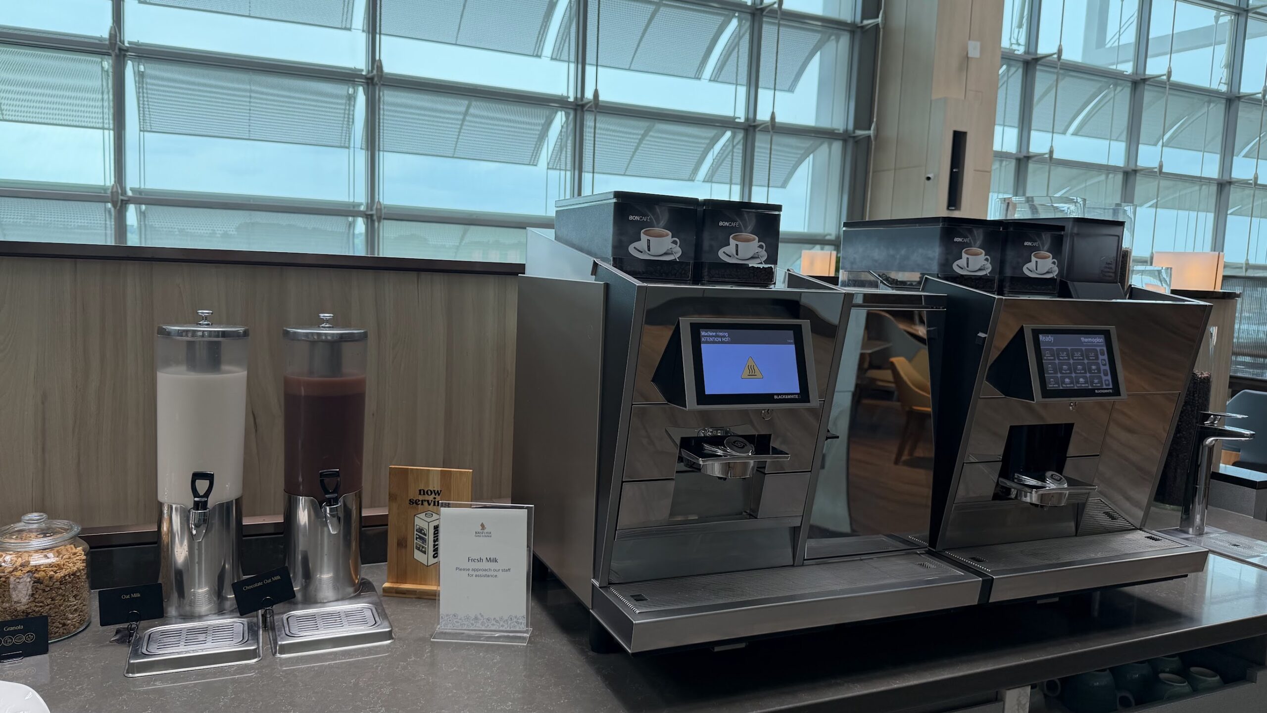 Singapore Airlines KrisFlyer Gold Lounge T3 drinks