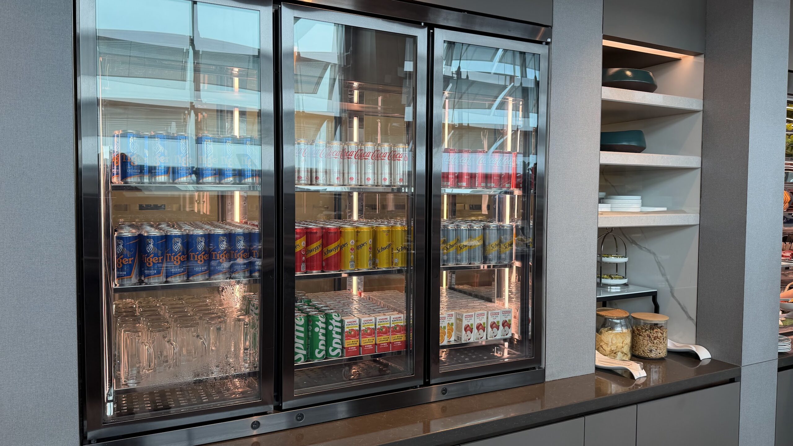 Singapore Airlines KrisFlyer Gold Lounge T3 drinks