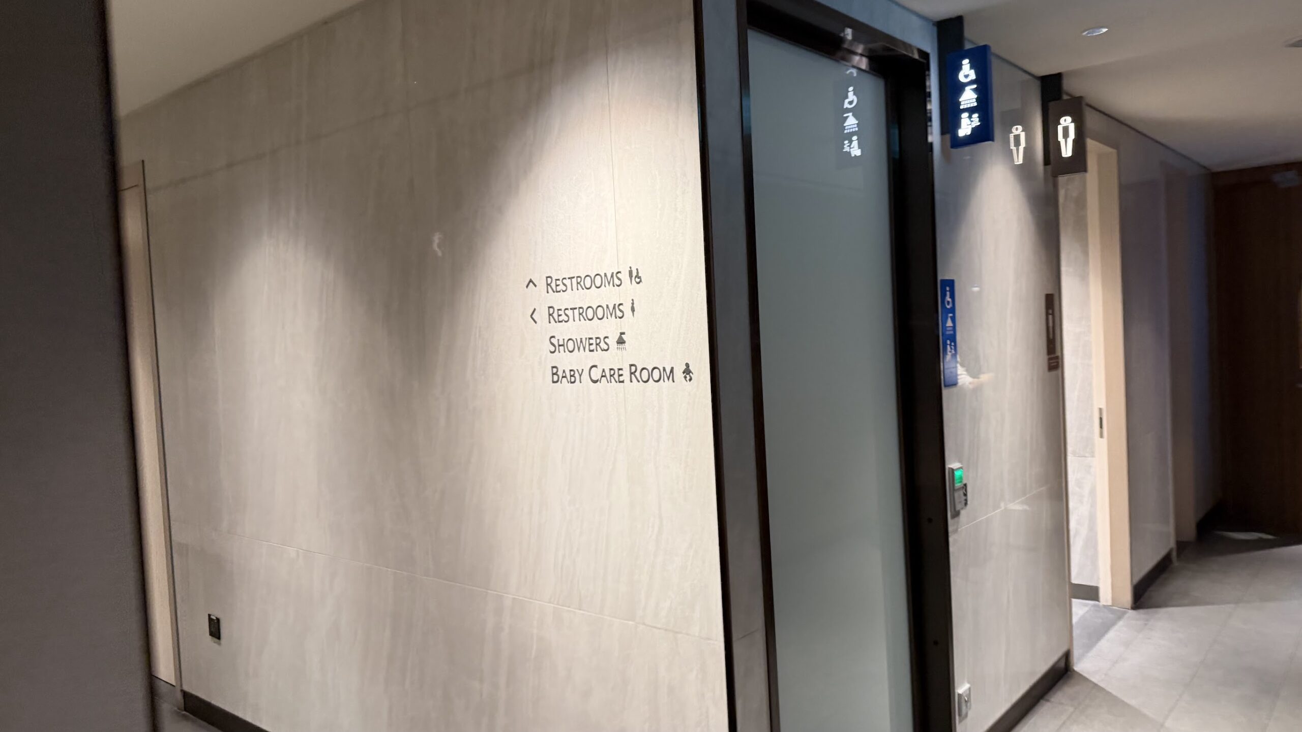 Singapore Airlines KrisFlyer Gold Lounge T3 showers