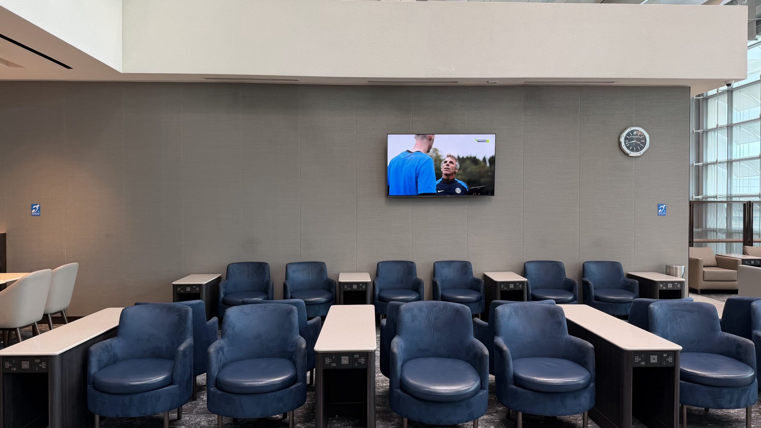 Singapore Airlines KrisFlyer Gold Lounge T3 seating area