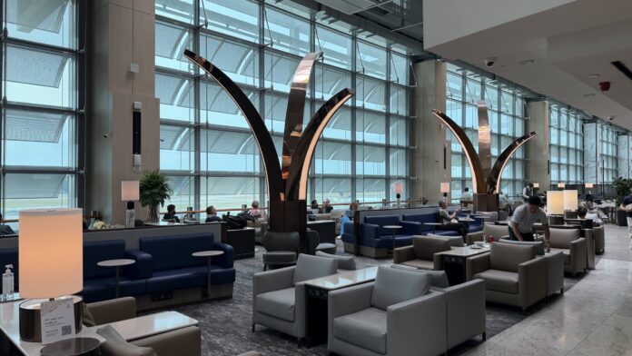 kf-gold-t3-7 Singapore Airlines KrisFlyer Gold Lounge T3 seating area