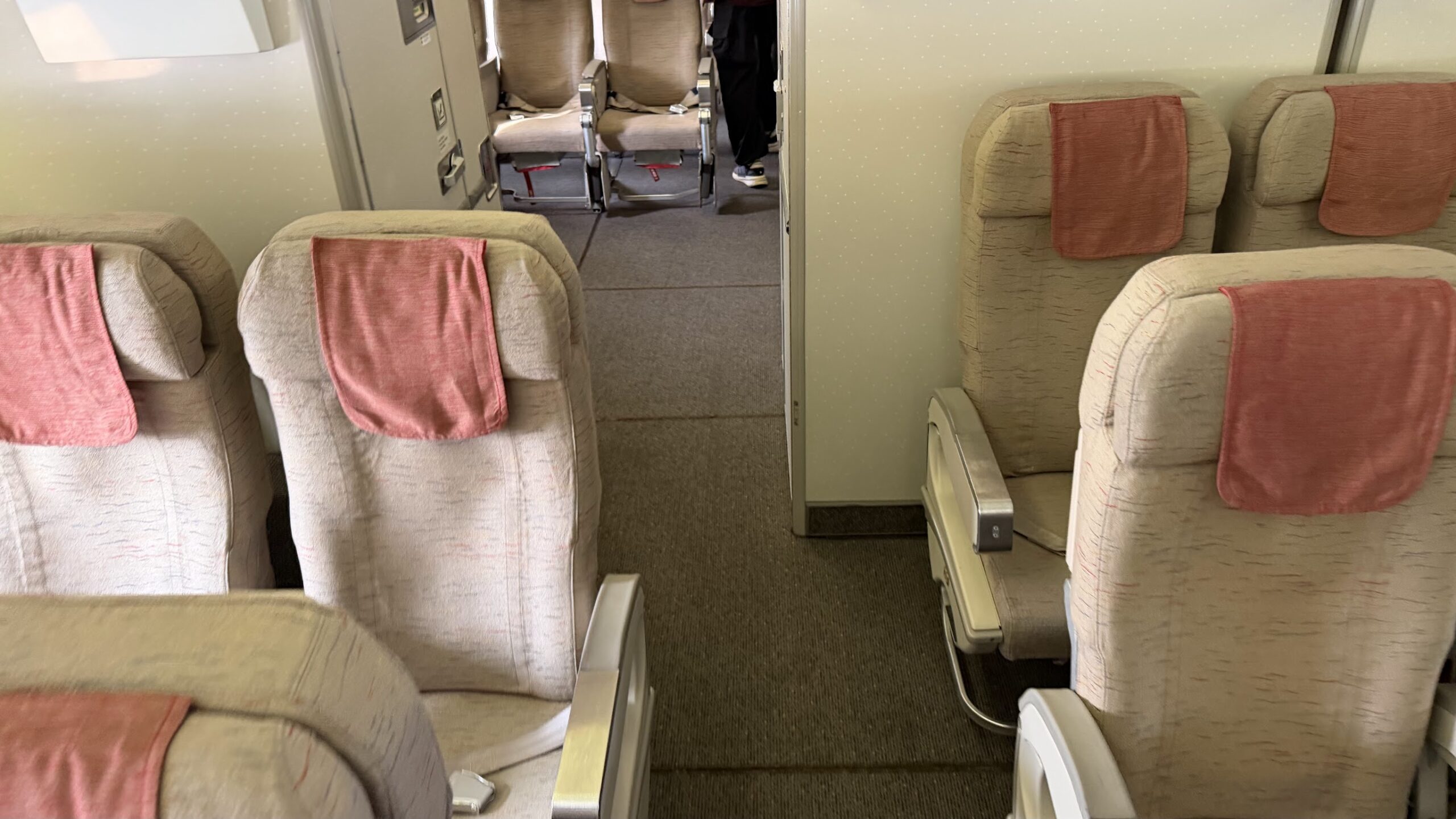 Asiana Airlines OZ122 economy seats