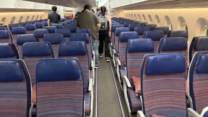 Asiana Airlines OZ752 economy class seats