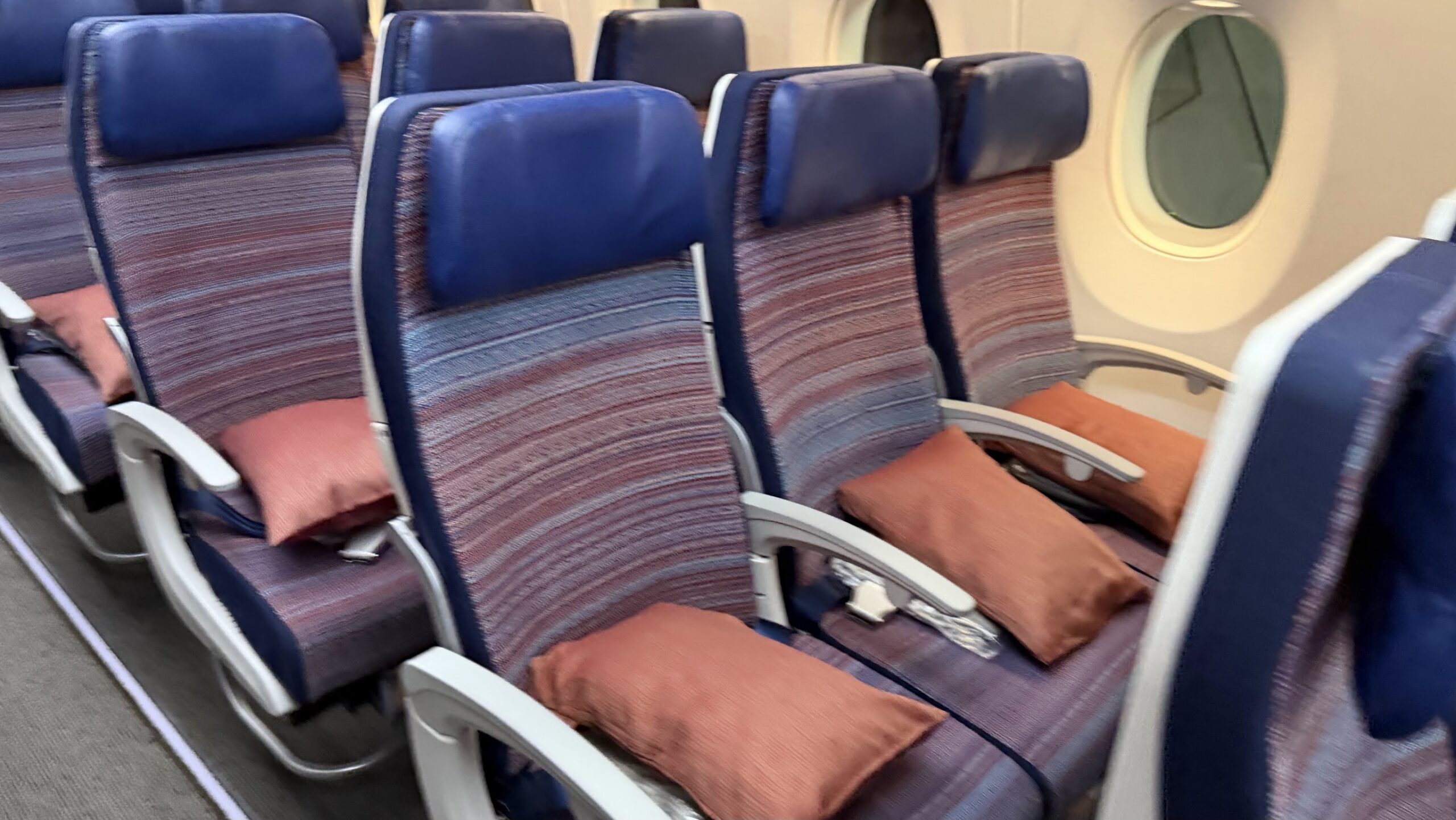 Asiana Airlines OZ752 economy class seats