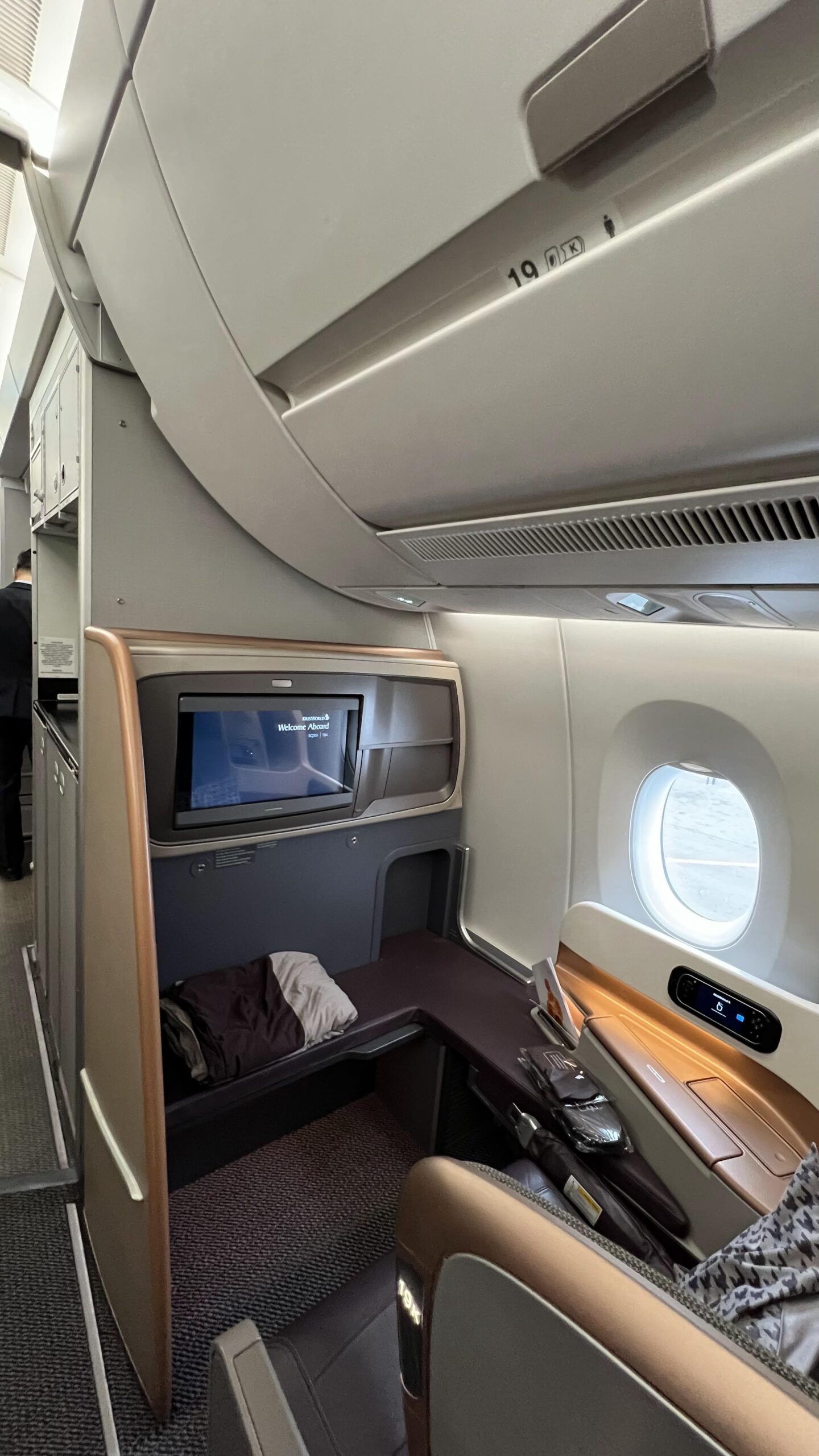 Singapore Airlines A350-900 business bulkhead seat