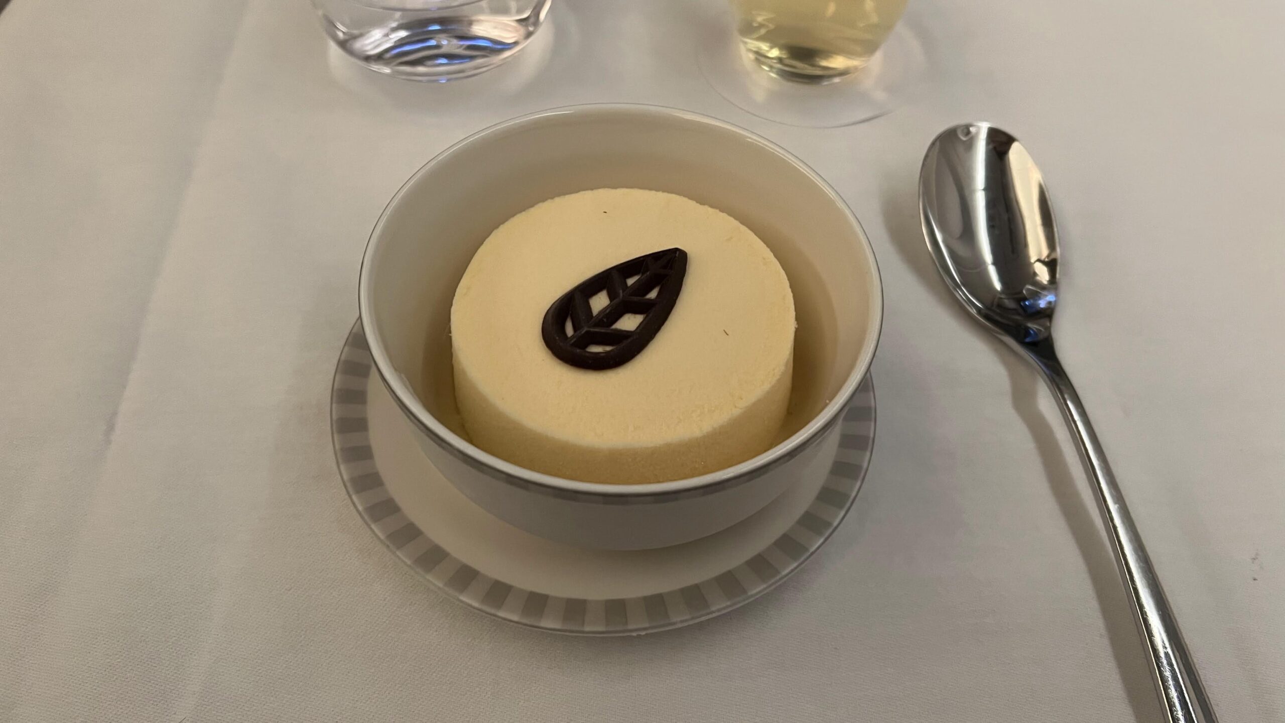 Singapore Airlines SQ351 lunch service dessert