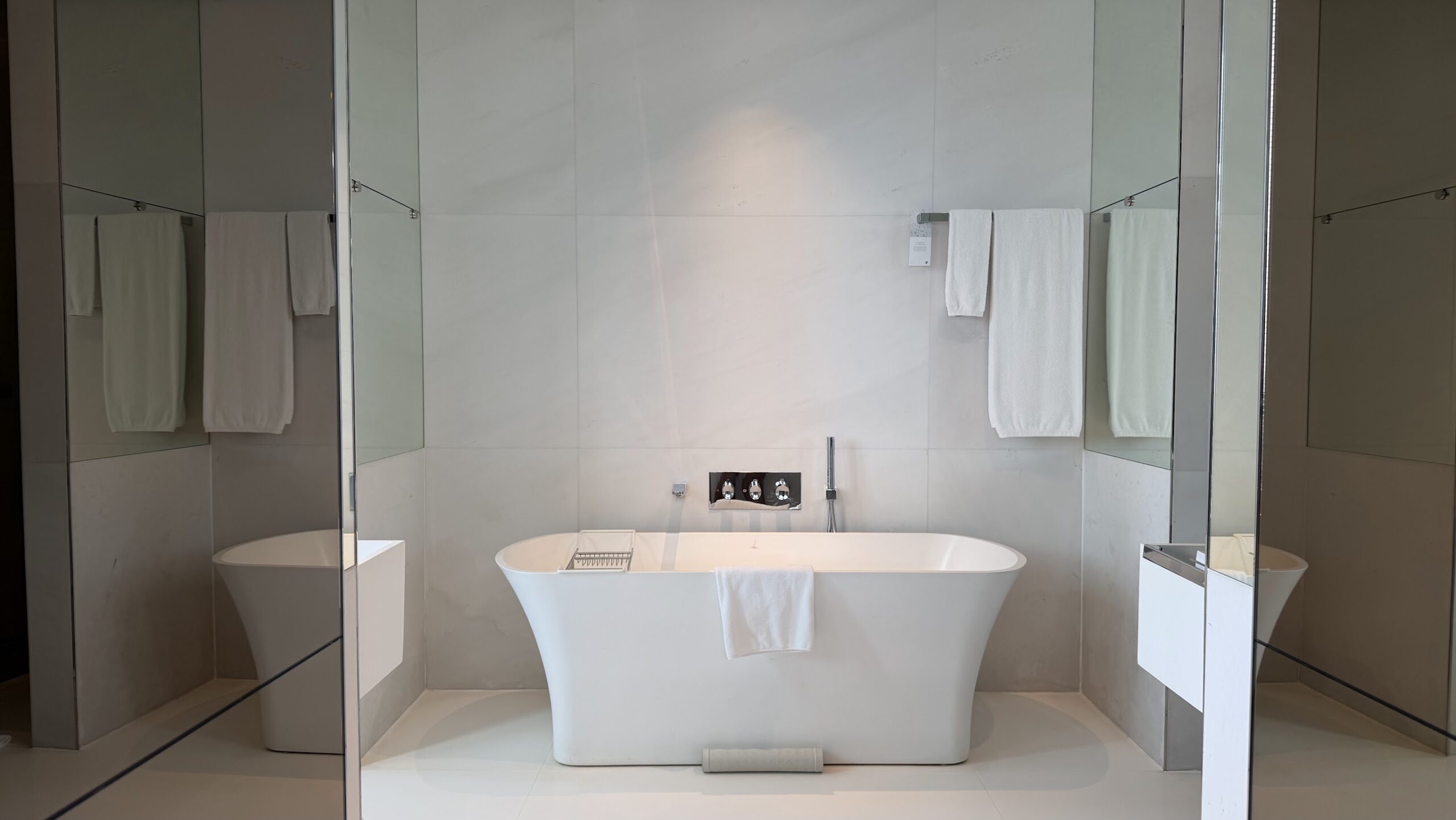 JW Marriott Hotel Singapore South Beach 1 Bedroom Larger Suite bathtub