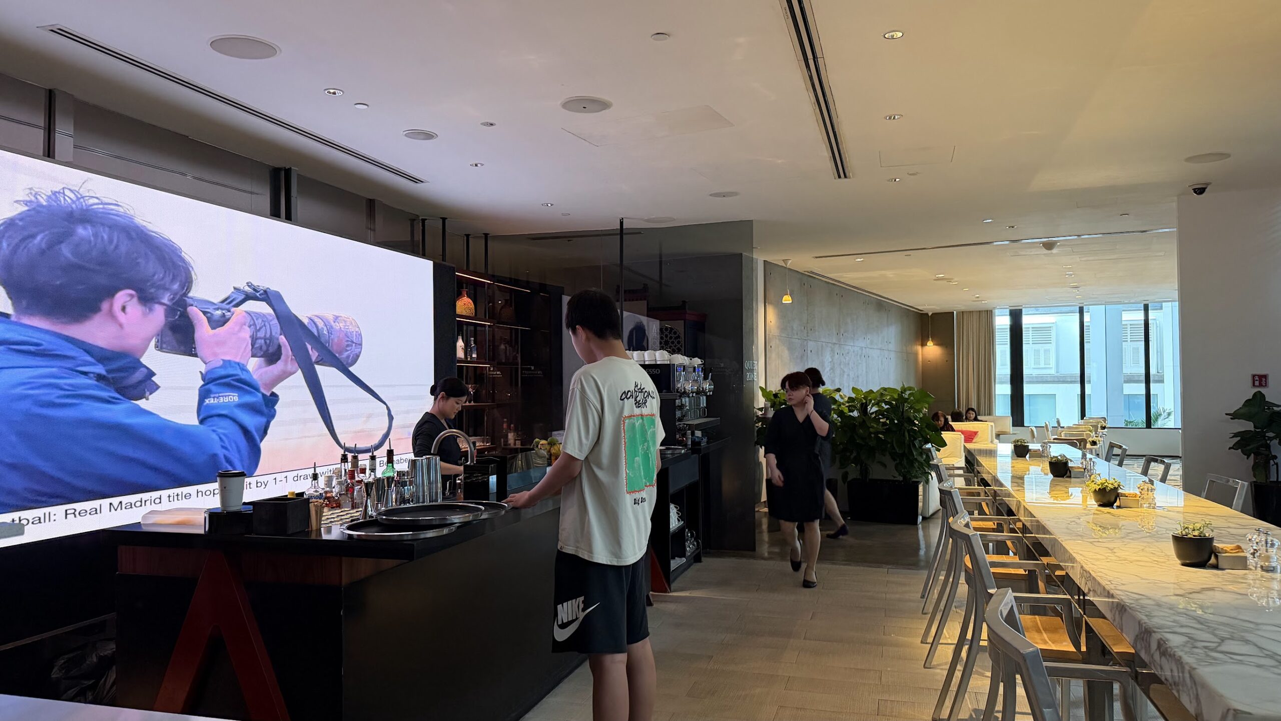 JW Marriott Hotel Singapore South Executive Lounge afternoon tea