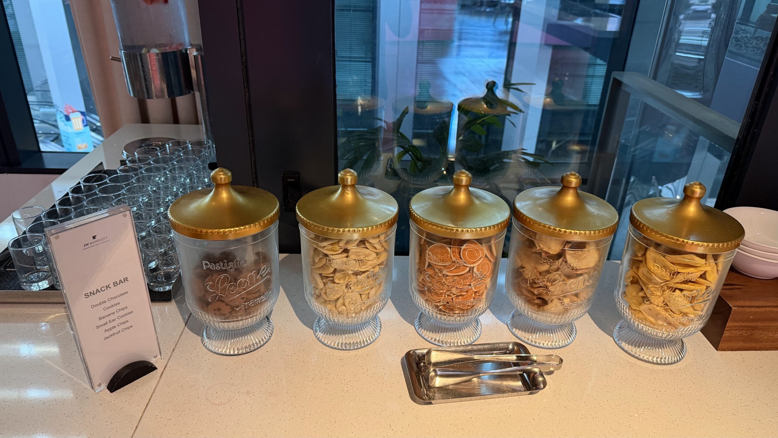 JW Marriott Hotel Singapore South Executive Lounge afternoon tea