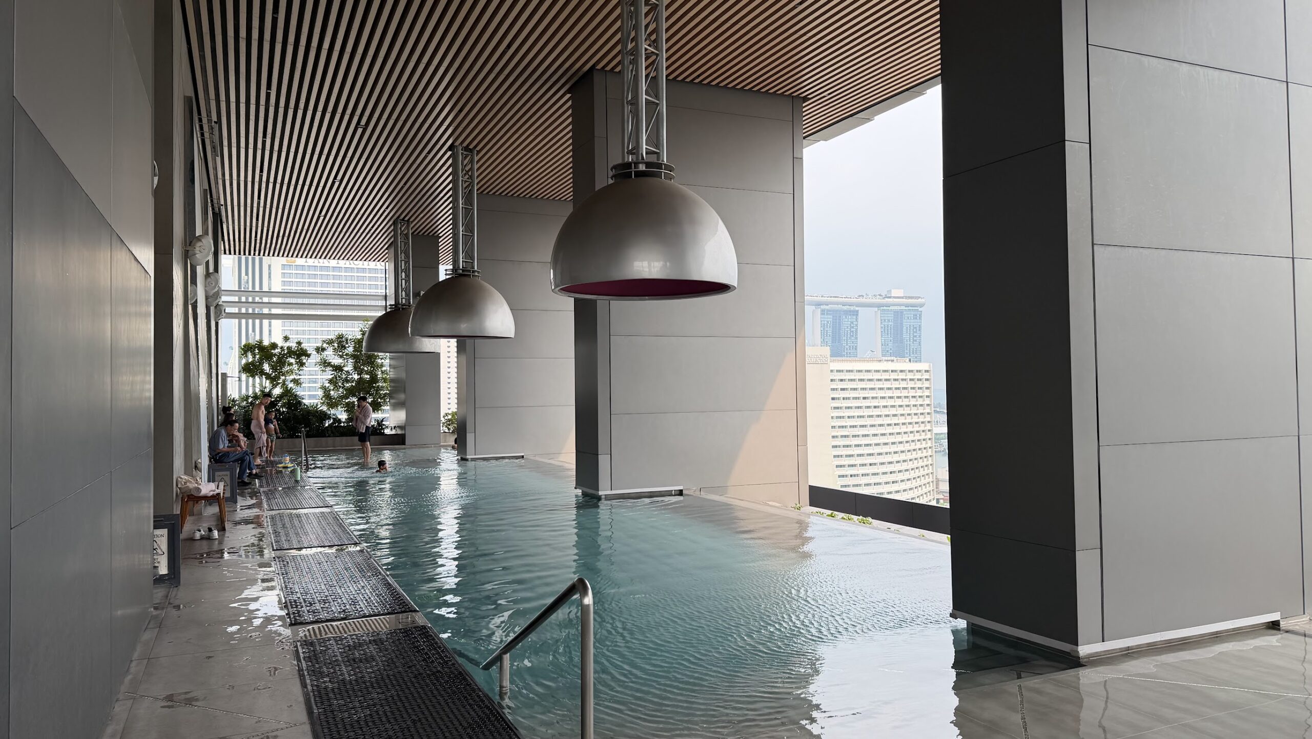 JW Marriott Hotel Singapore South Beach Flow18 pool