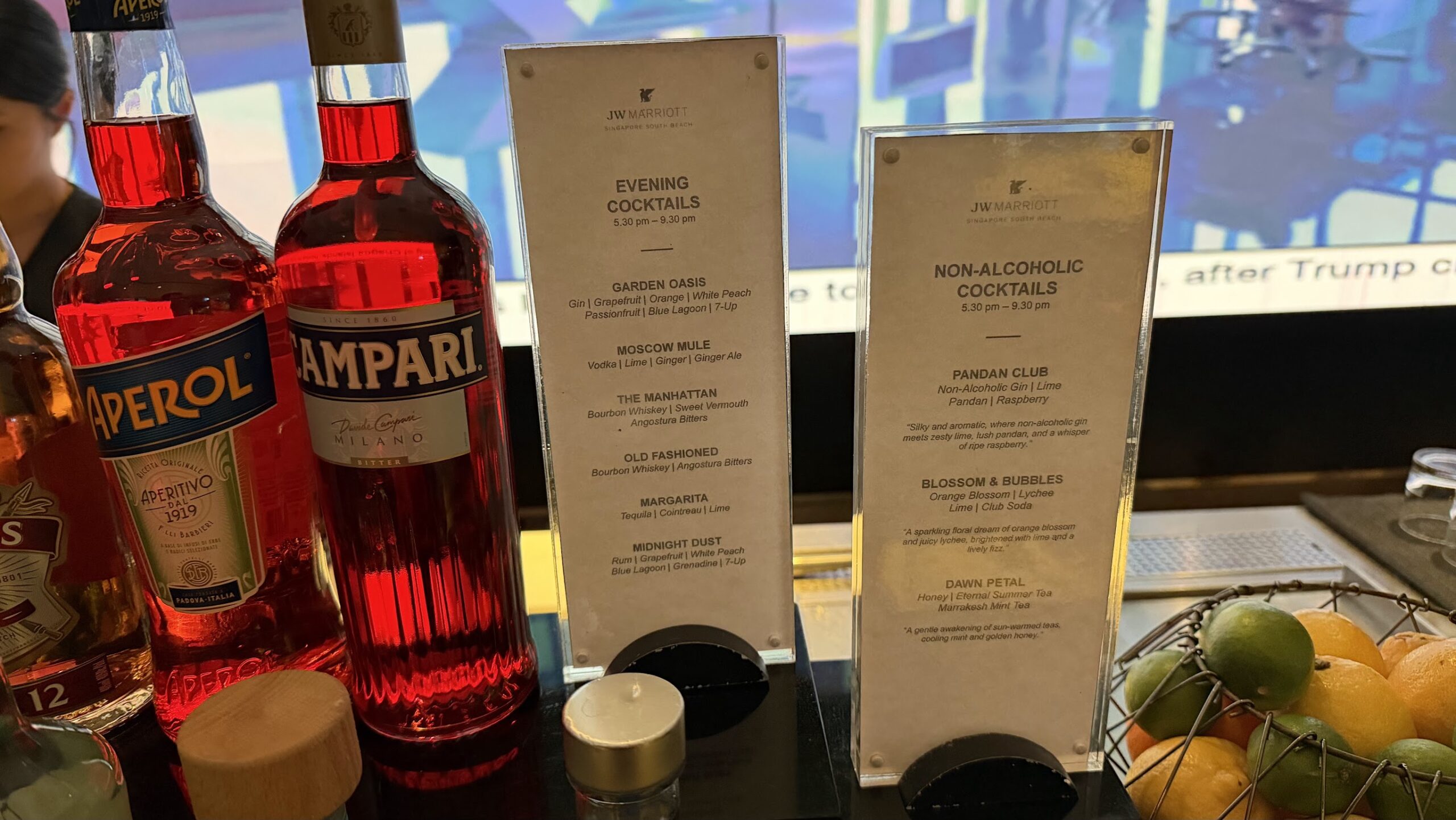 JW Marriott Hotel Singapore South Beach Executive Lounge alcohol selection during evening cocktails