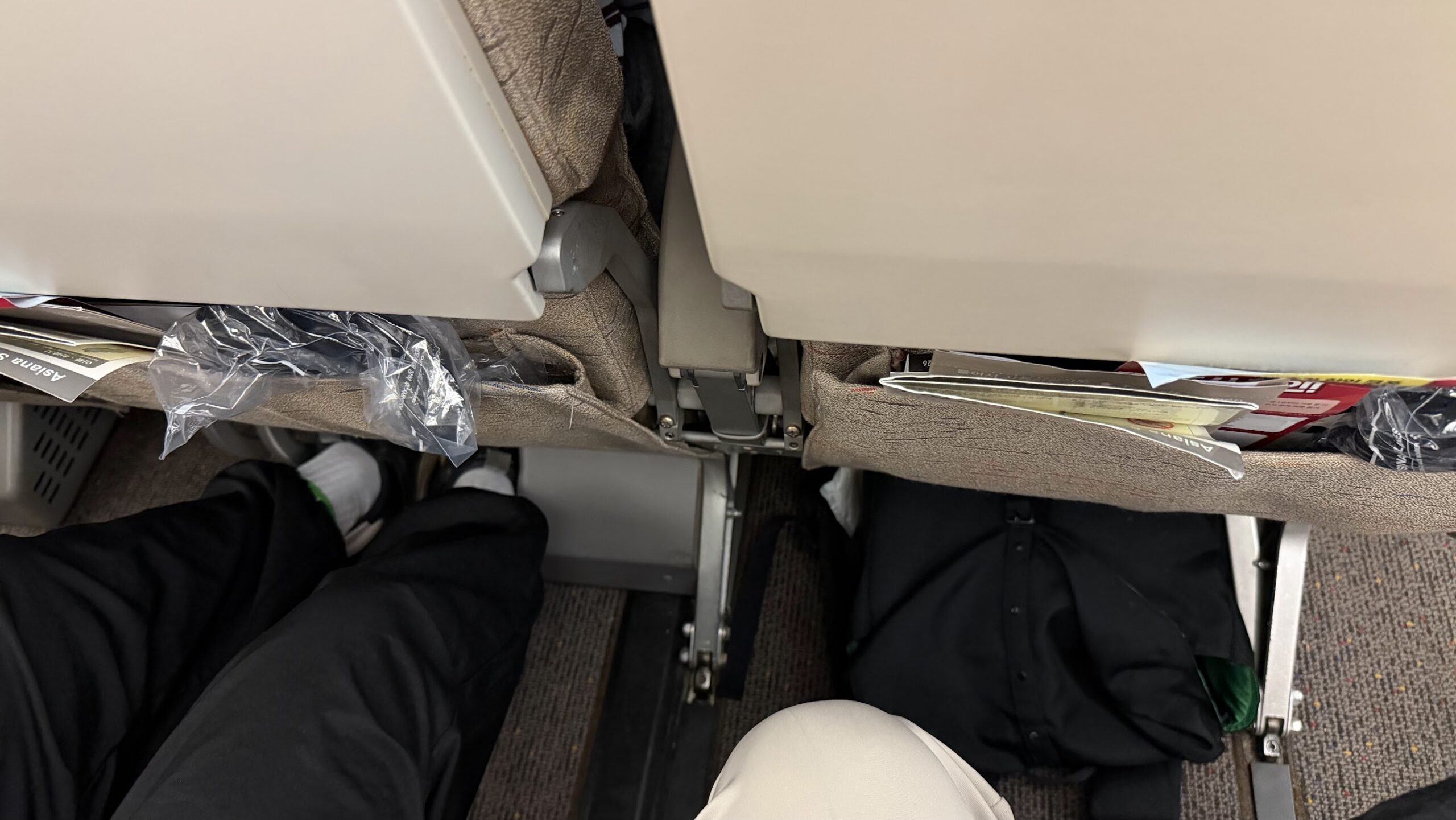 Asiana Airlines OZ123 A330-300 economy legroom