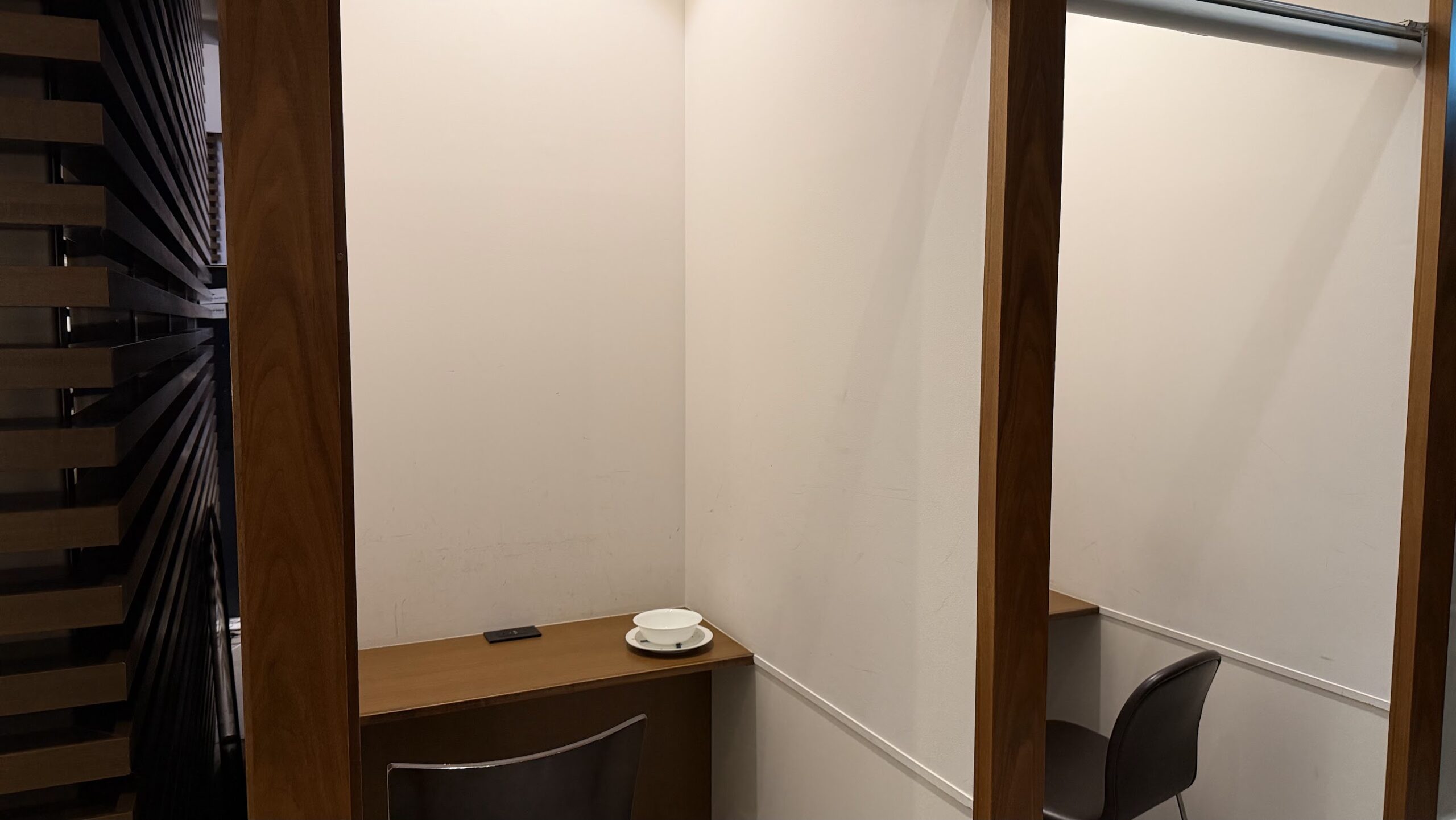 Plaza Premium Lounge Nagoya work desks