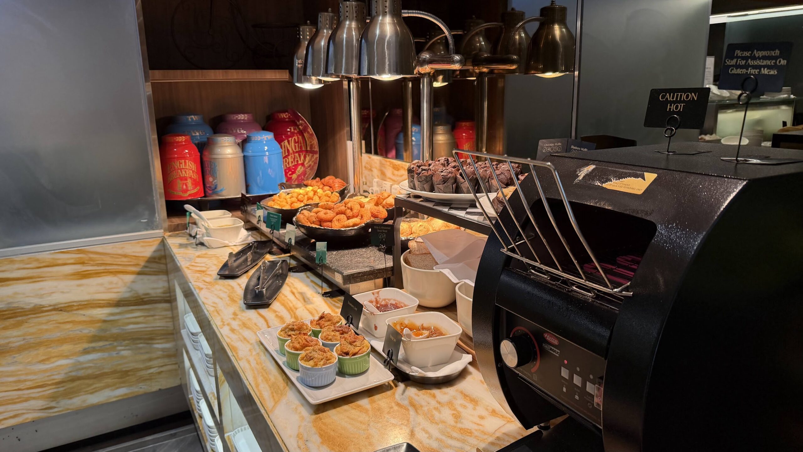 Singapore Airlines SilverKris Business Class Lounge T2 bread station