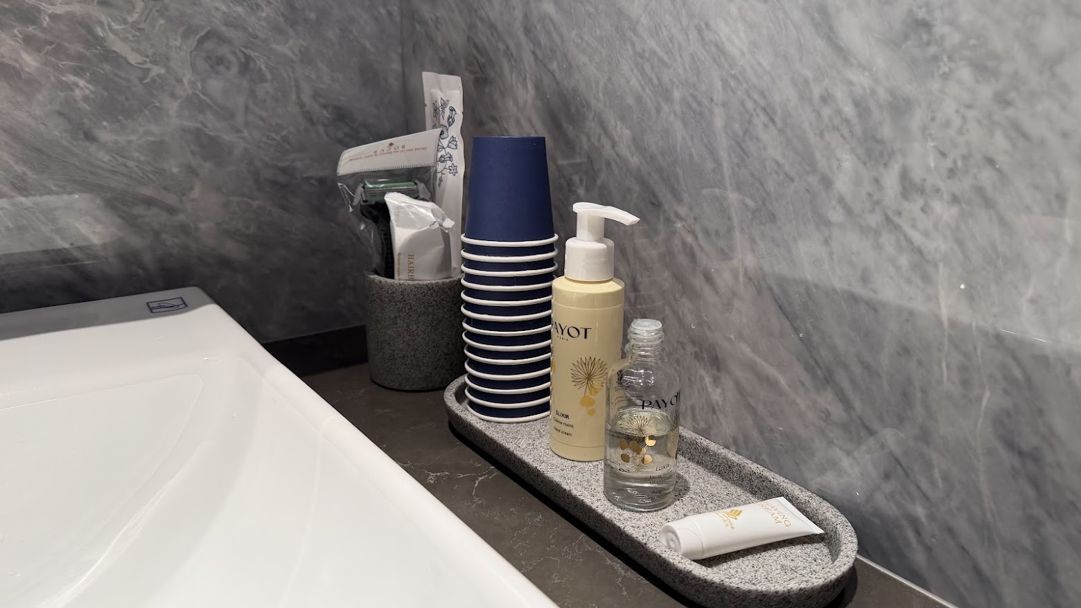 Singapore Airlines SilverKris Business Class Lounge T2 shower amenities