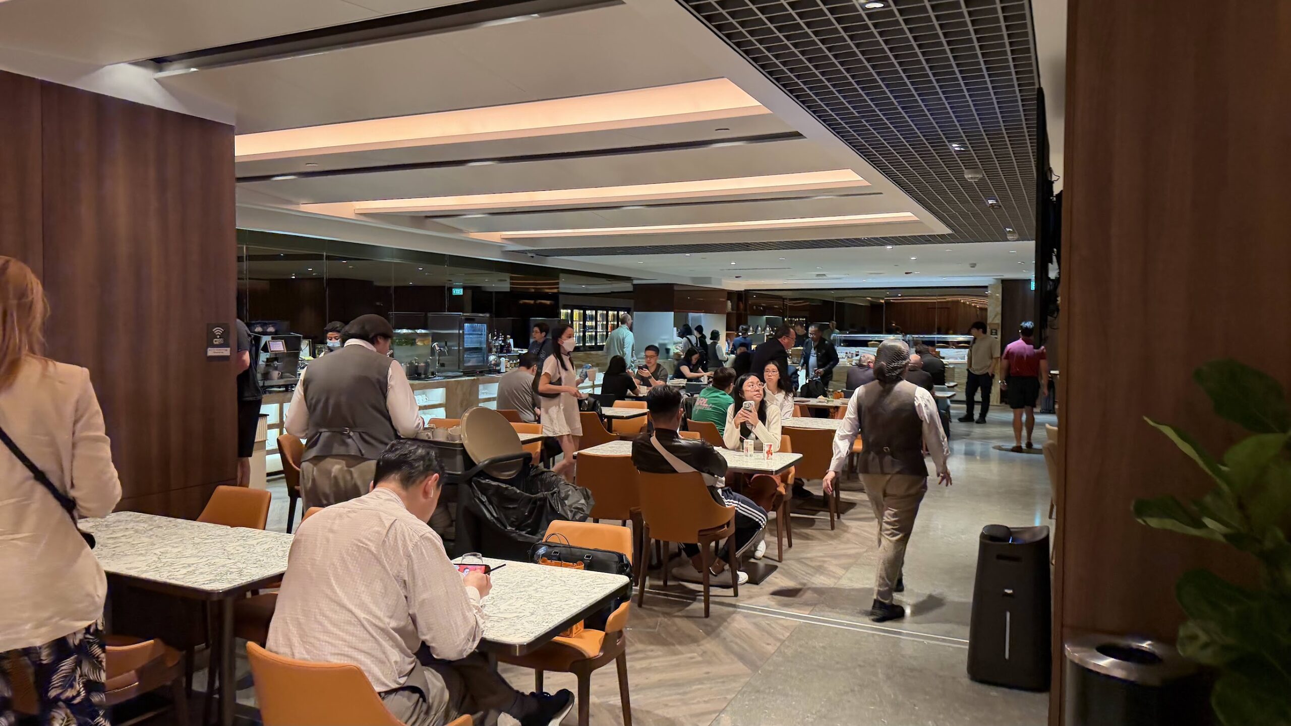 Singapore Airlines SilverKris Business Class Lounge T2 dining area