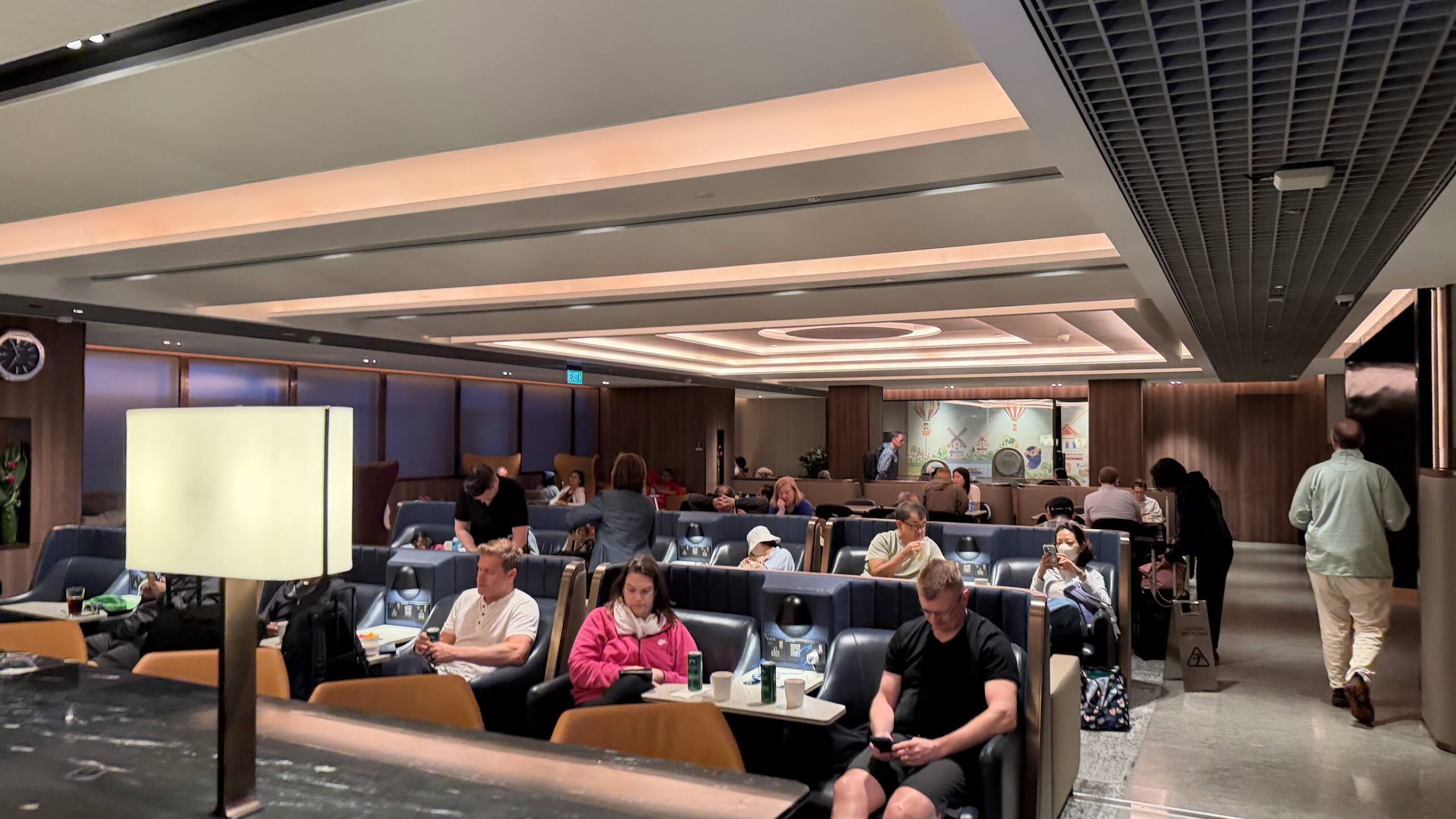 Singapore Airlines SilverKris Business Class Lounge T2 separate seating area to the right of the lounge