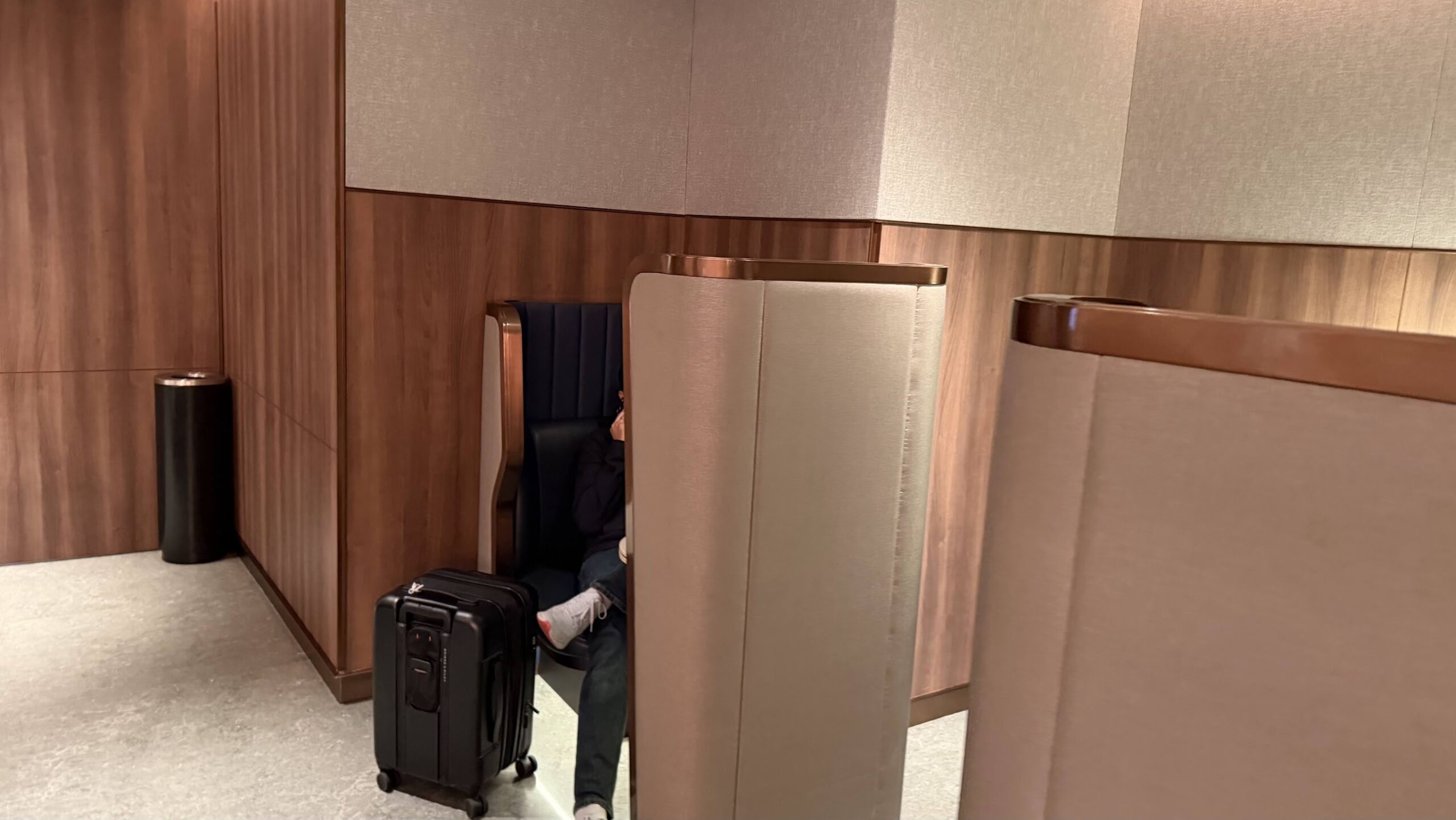 Singapore Airlines SilverKris Business Class Lounge T2 productivity pods