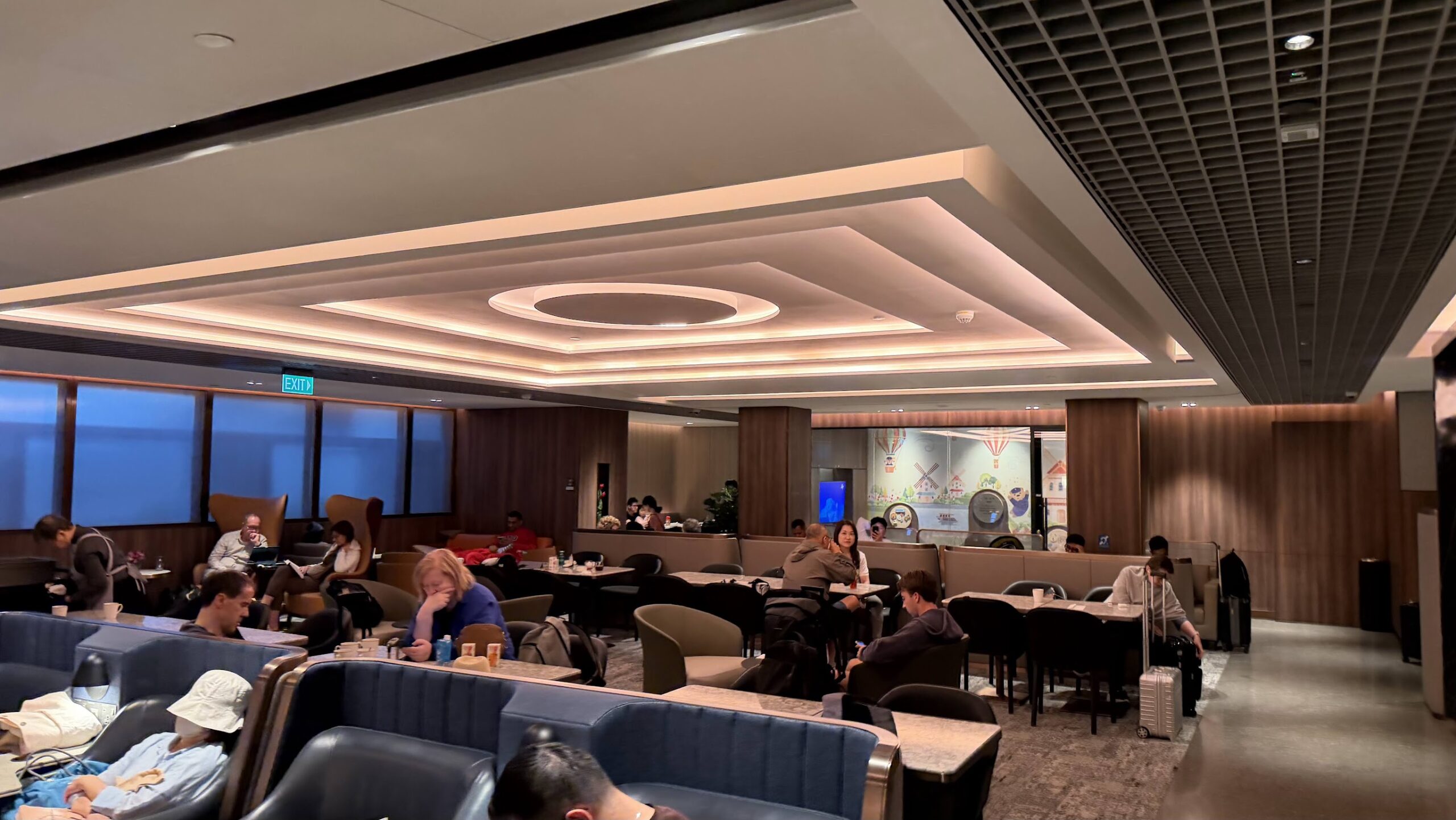 Singapore Airlines SilverKris Business Class Lounge T2 separate seating area to the right of the lounge