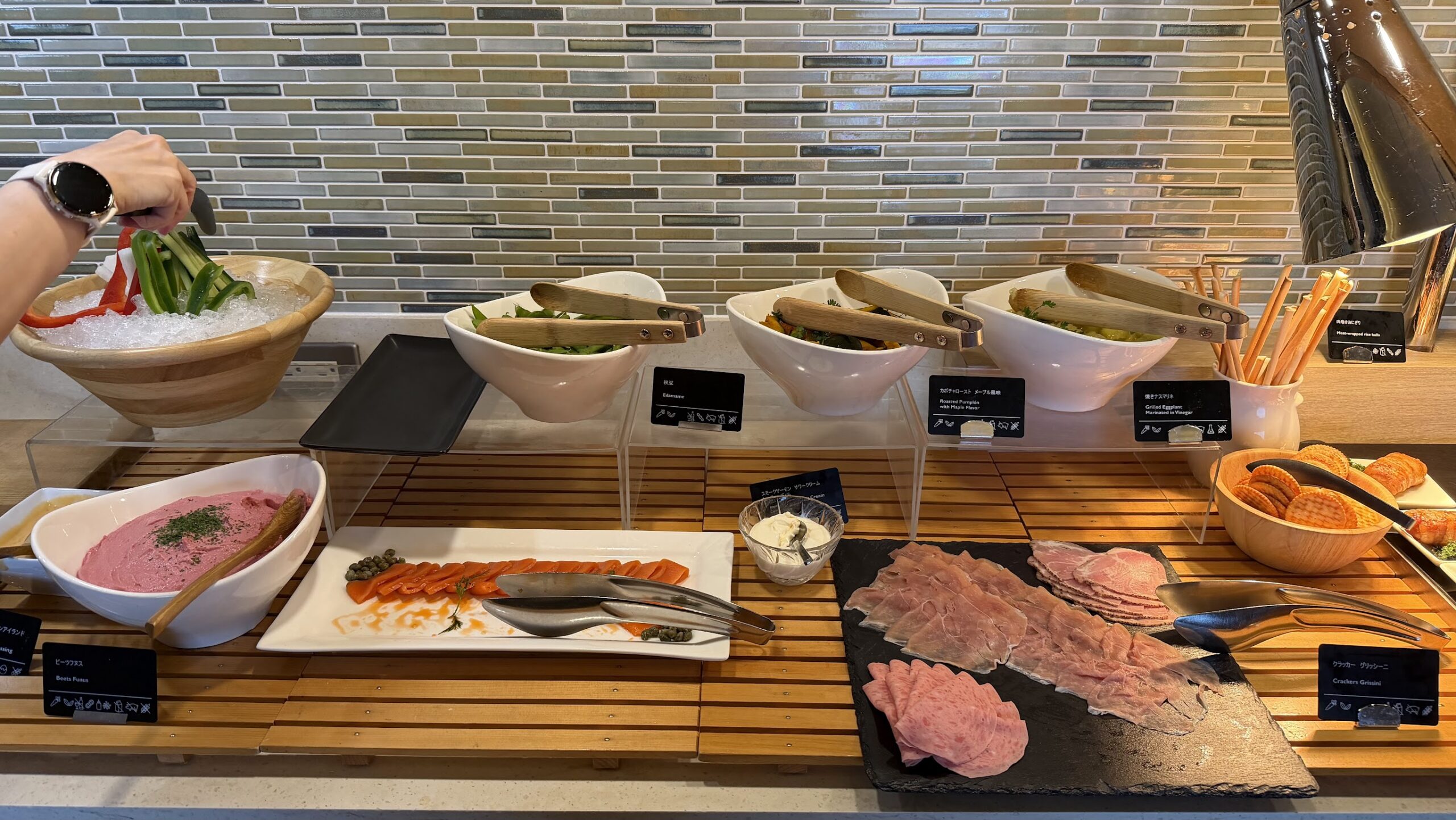 Swissotel Nankai Osaka Executive Lounge evening cocktails food selection