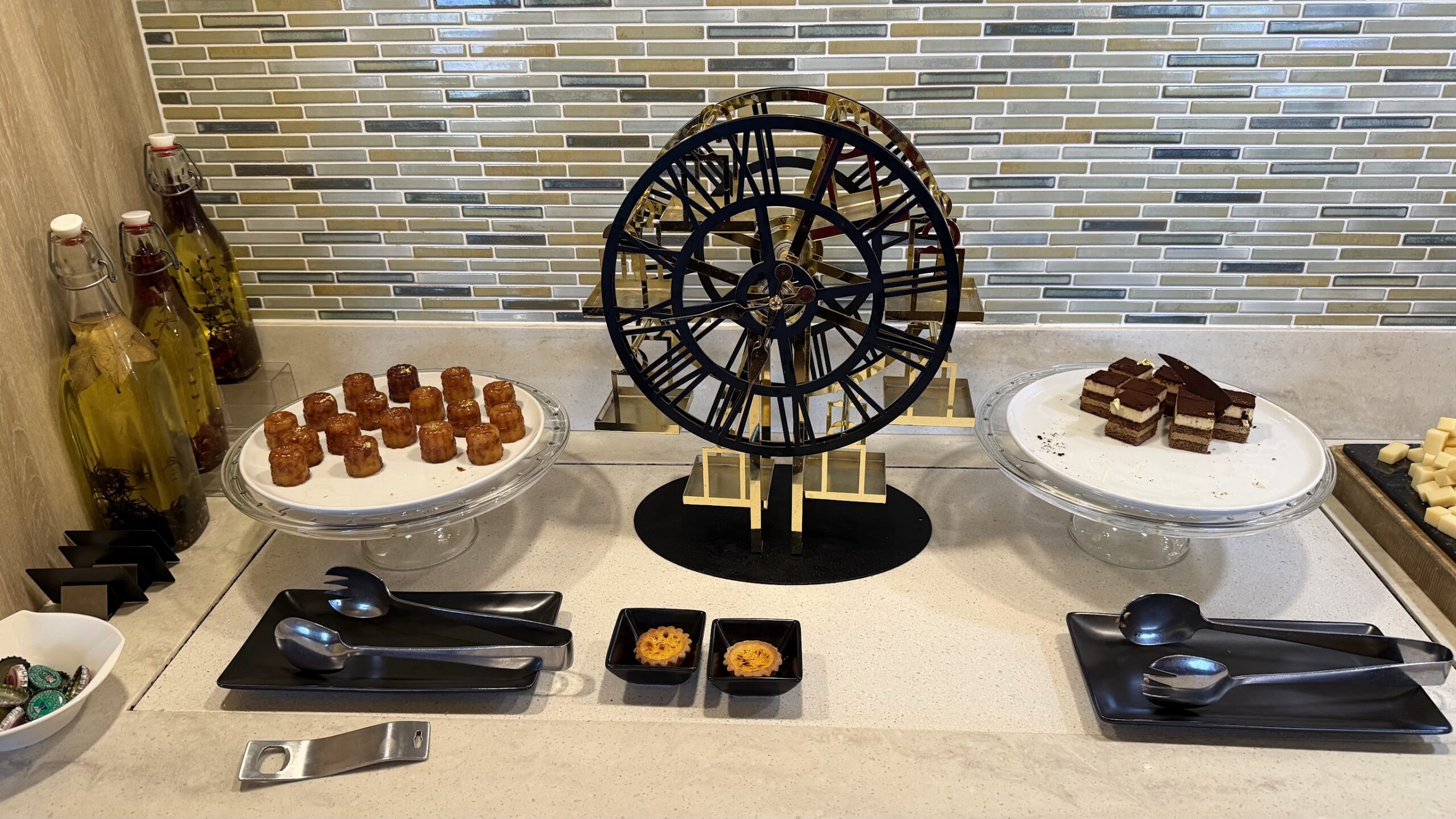 Swissotel Nankai Osaka Executive Lounge evening cocktails food selection