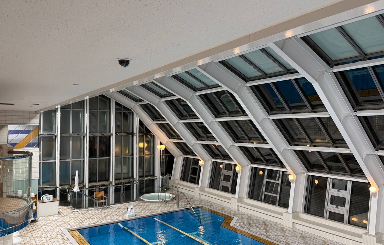 Swissotel Nankai Osaka swimming pool
