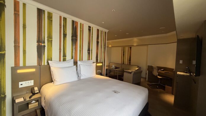 Swissotel Nankai Osaka Junior Suite King bedroom