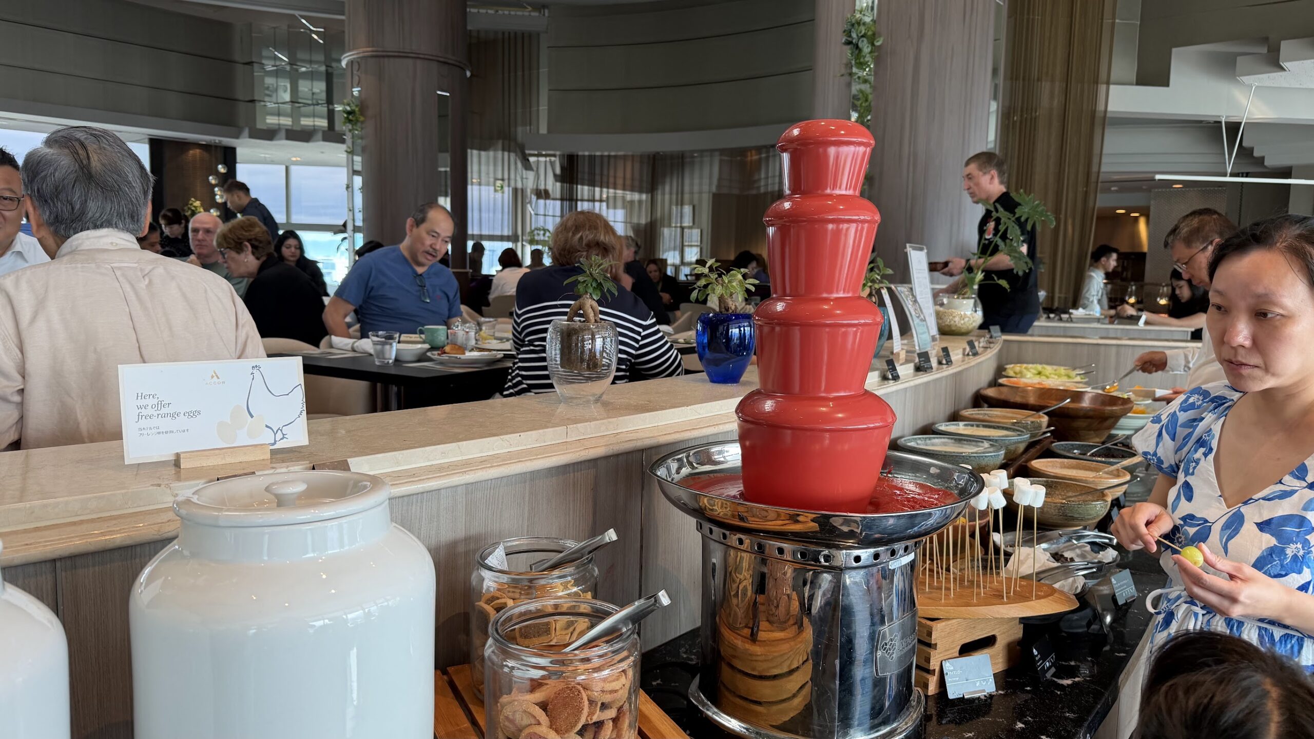 Swissotel Nankai Osaka Table36 breakfast with strawberry fondue and fruits