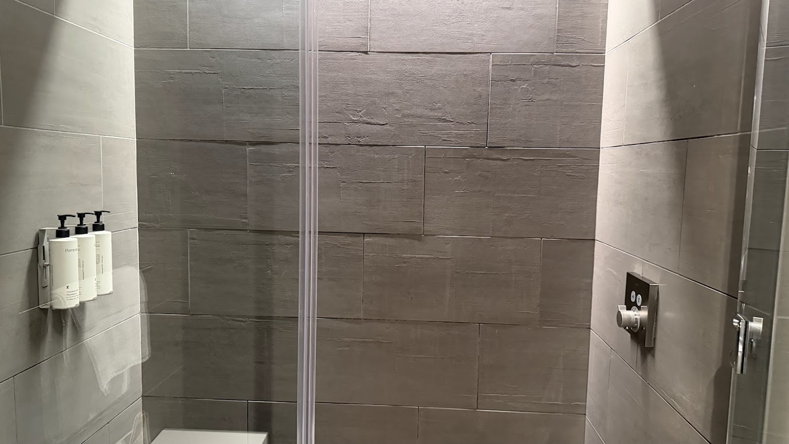 United Polaris Lounge San Francisco shower suite shower stall
