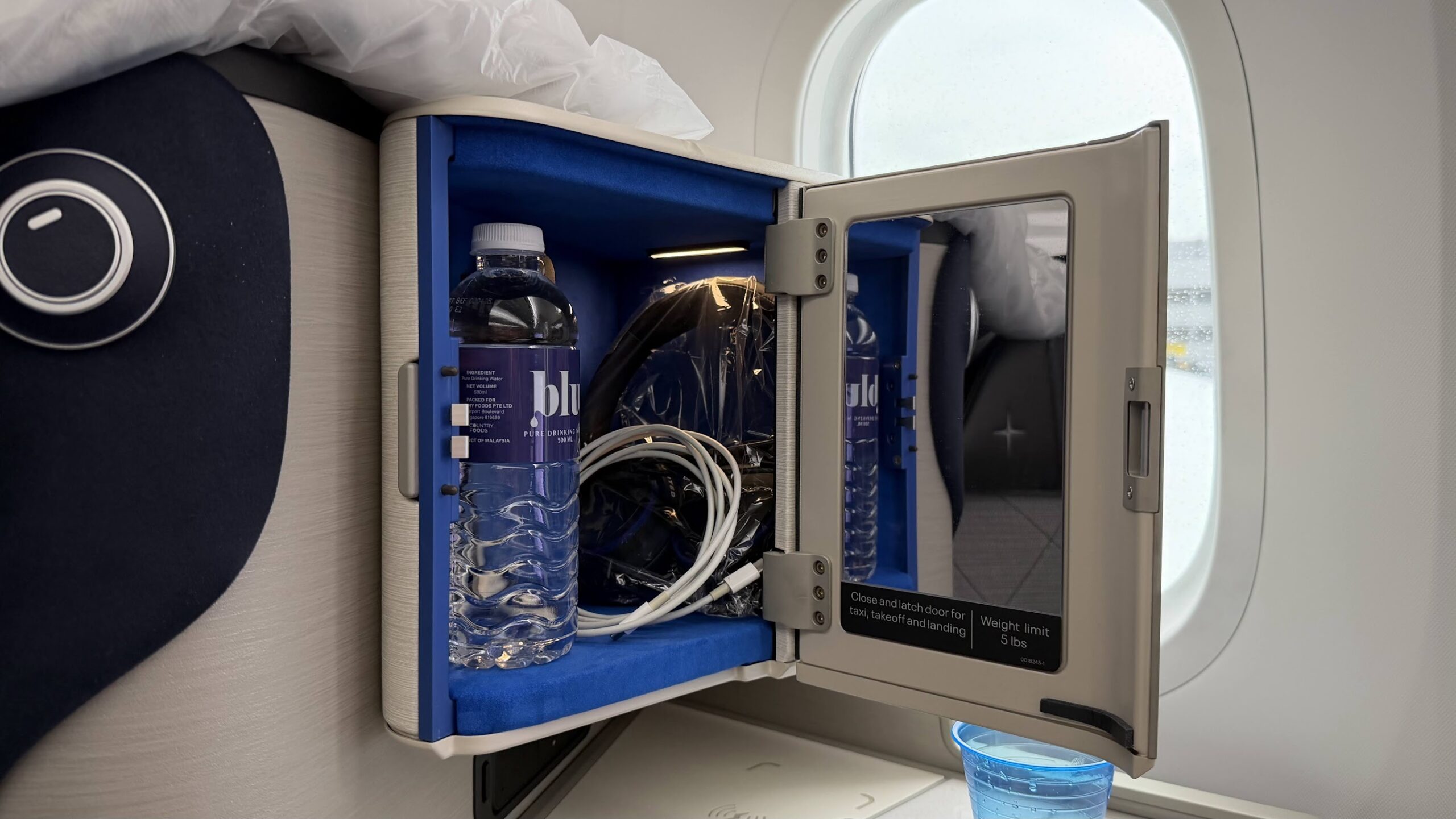 United Airlines UA2 Polaris business compartment for Meridian headphones