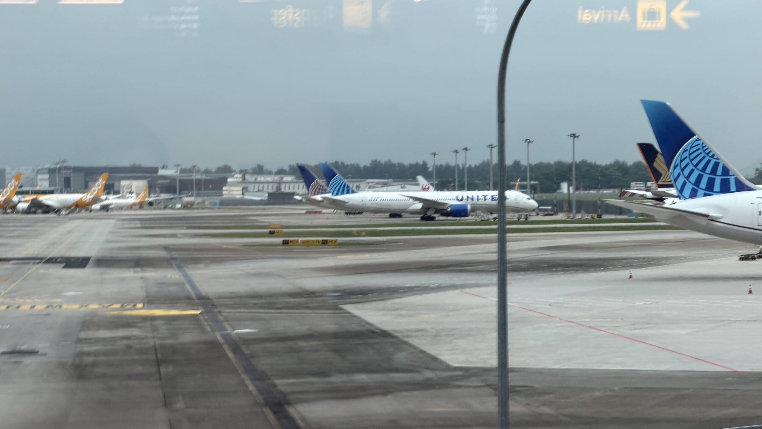 One of the two United Airlines B787-9 stranded in Singapore due to flight cancellations that week