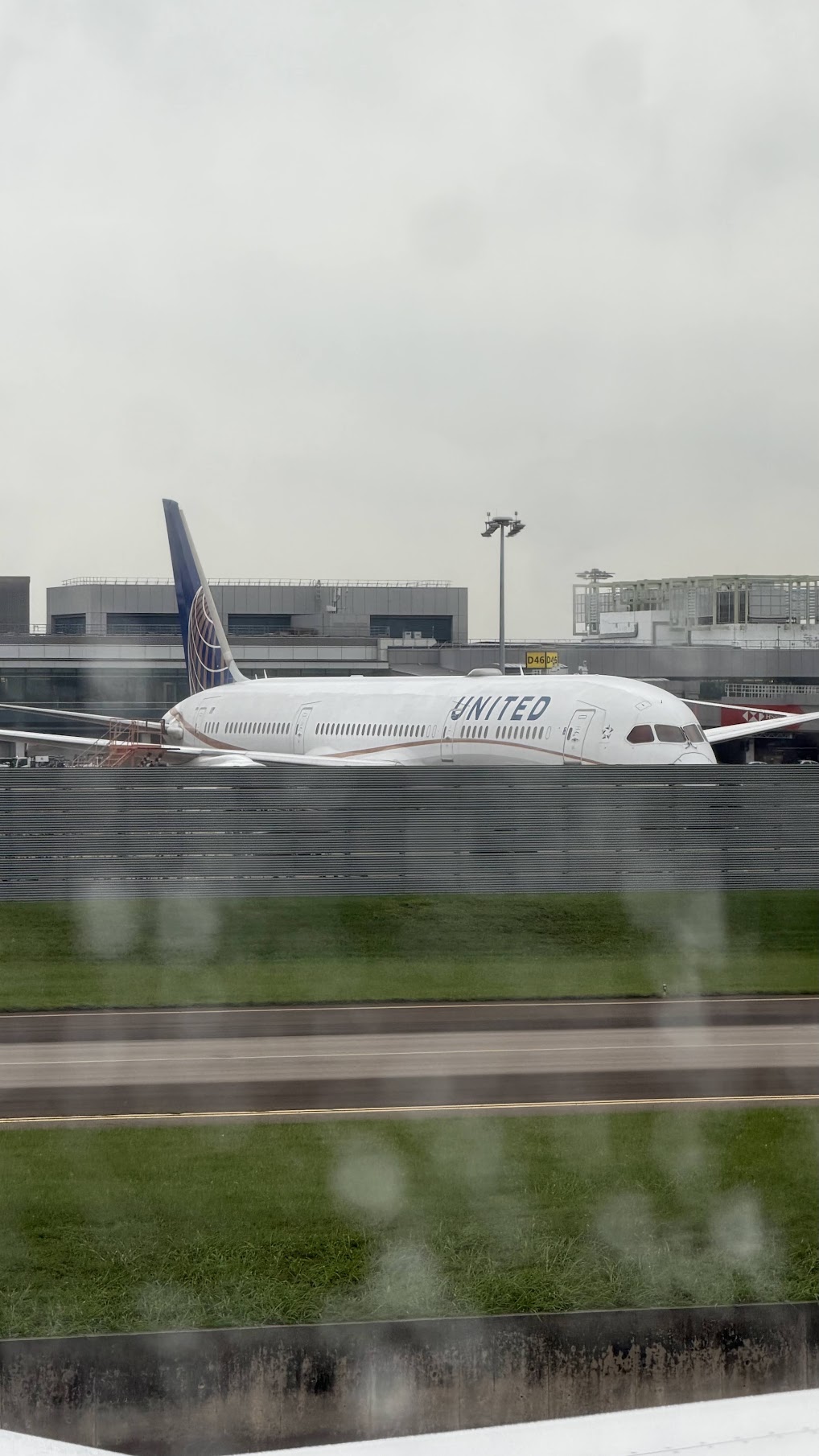 One of the two United Airlines B787-9 stranded in Singapore due to flight cancellations that week