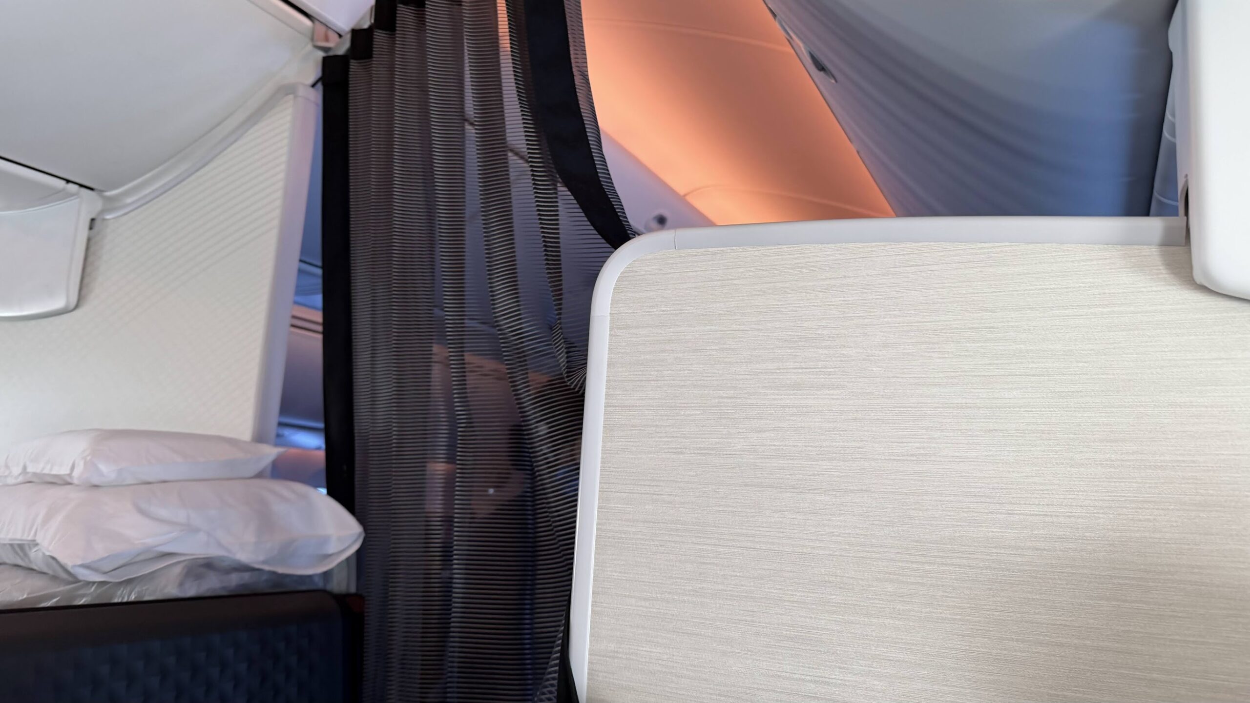 United Airlines B787-9 cabin separation