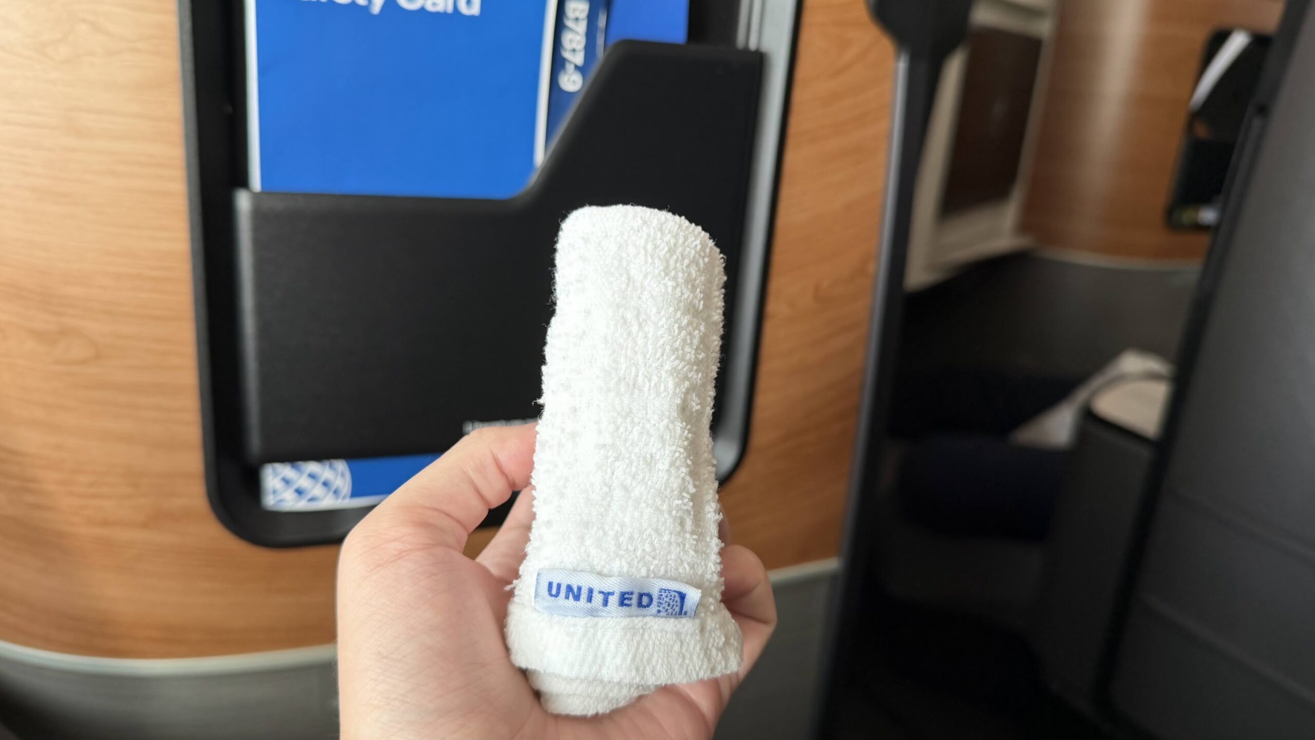 United Airlines UA2 Polaris business hot towel service