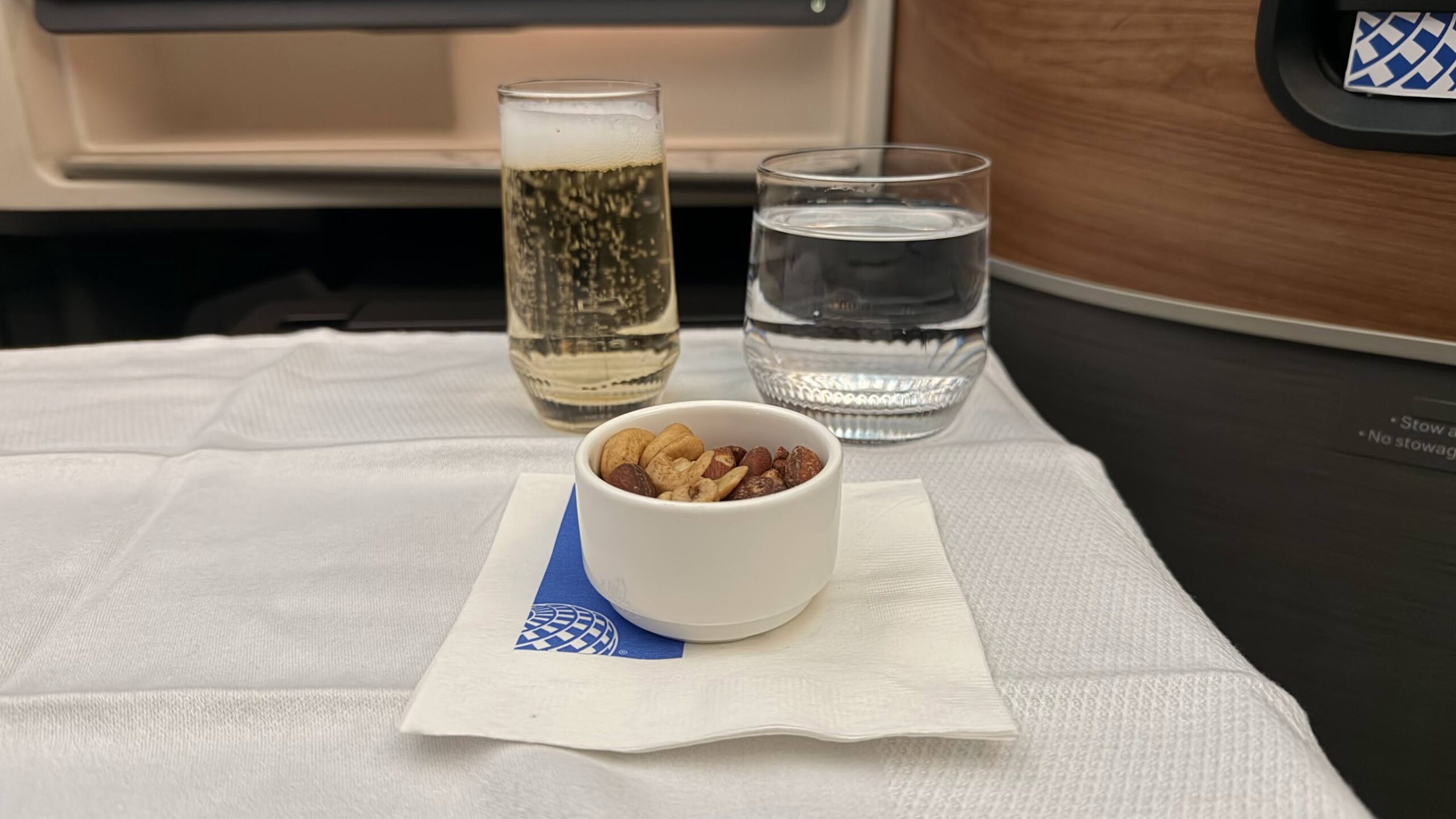 United Airlines UA2 Polaris business warm nuts