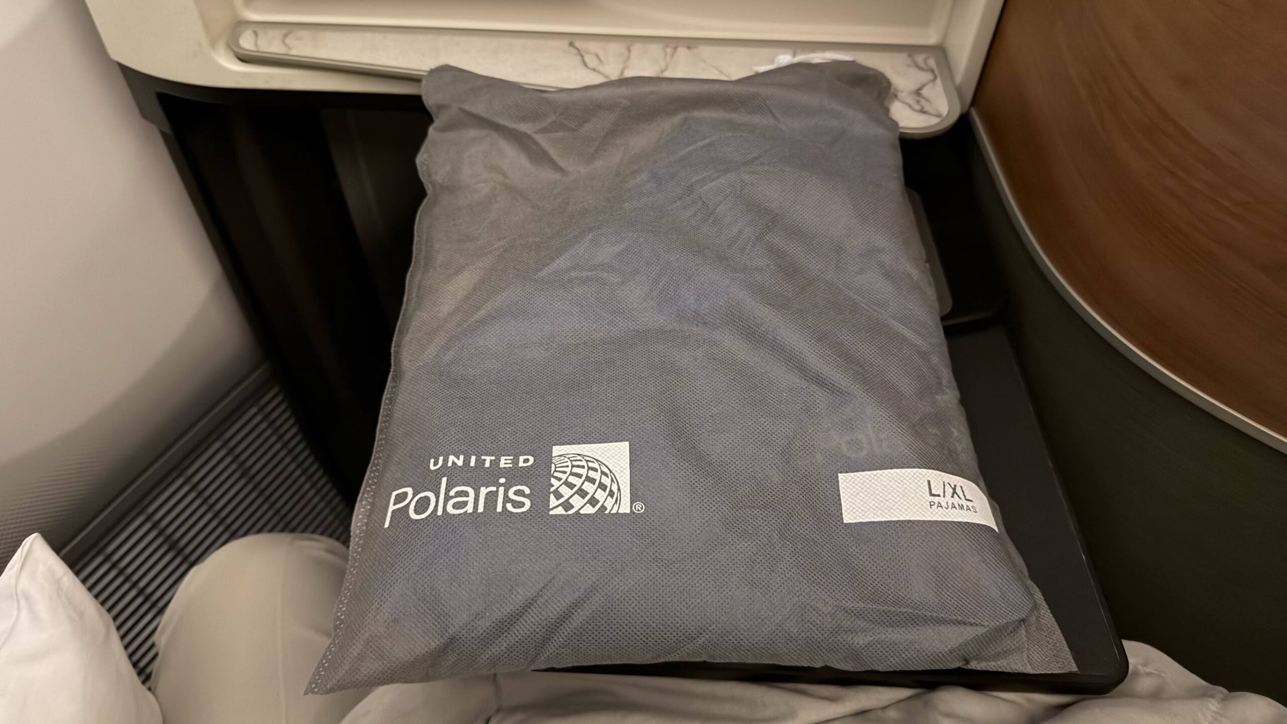 United Airlines UA2 Polaris business pyjamas