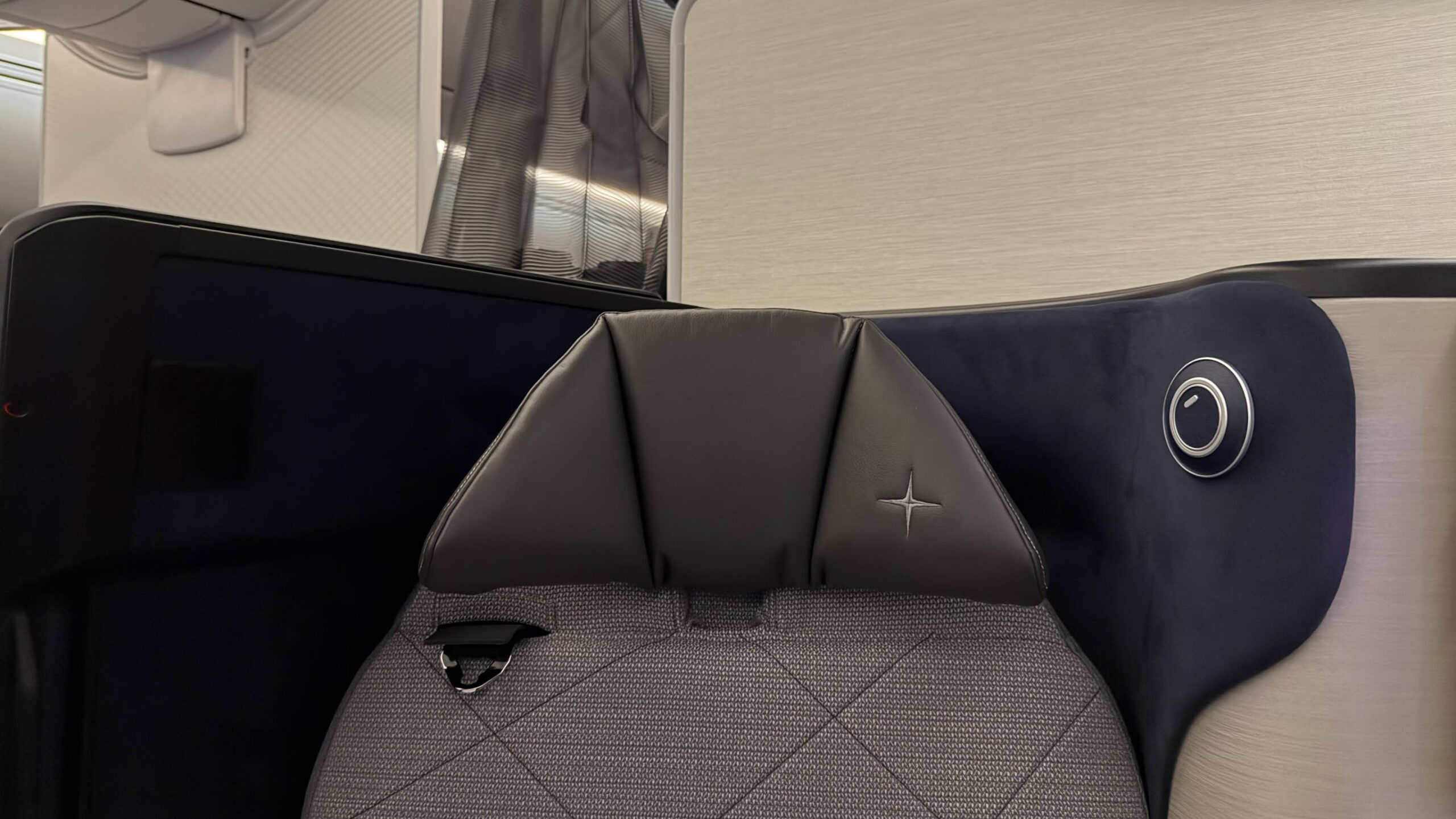 United Airlines UA2 Polaris business seat's adjustable headrest