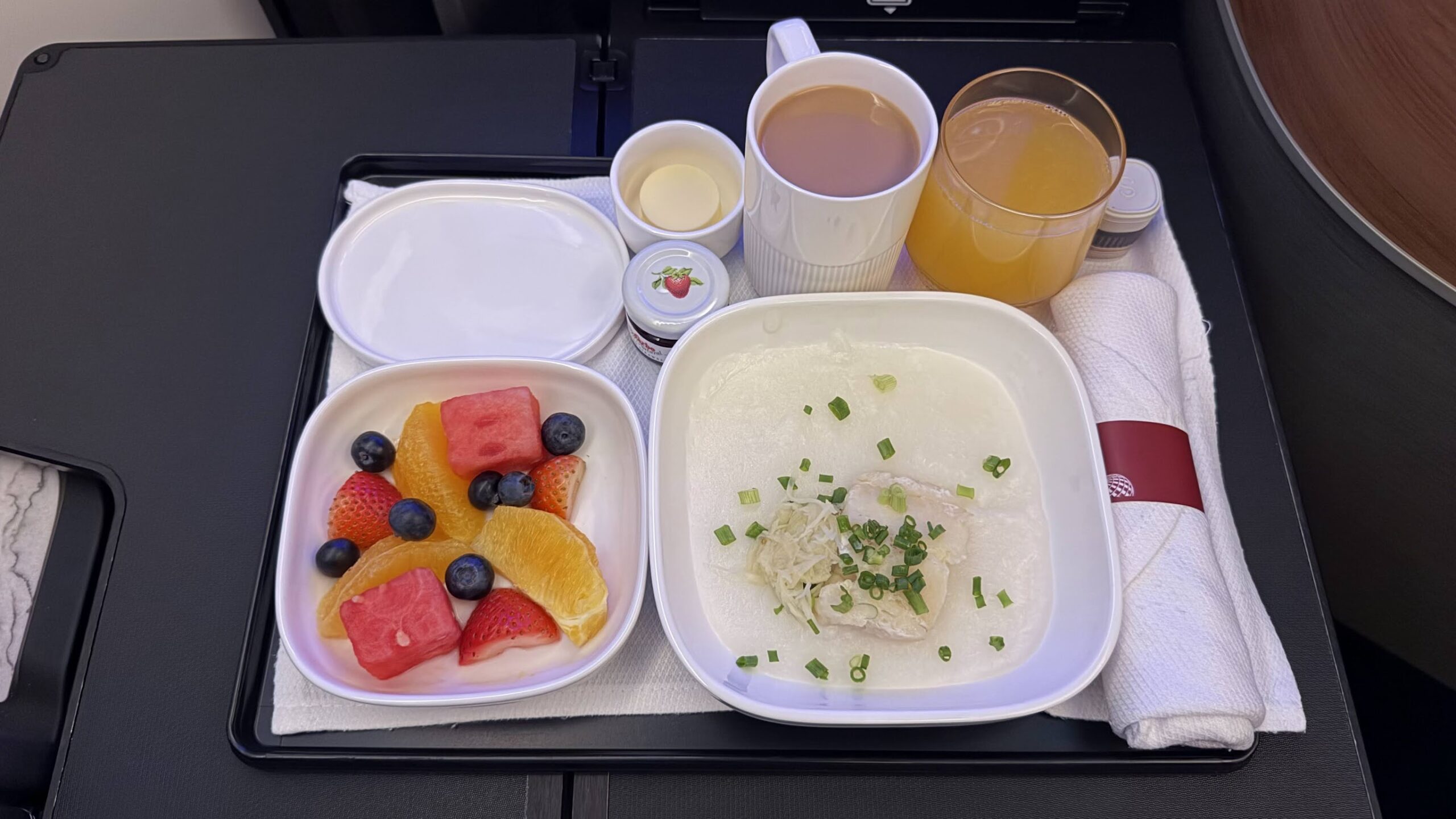 United Airlines UA2 Polaris business breakfast service