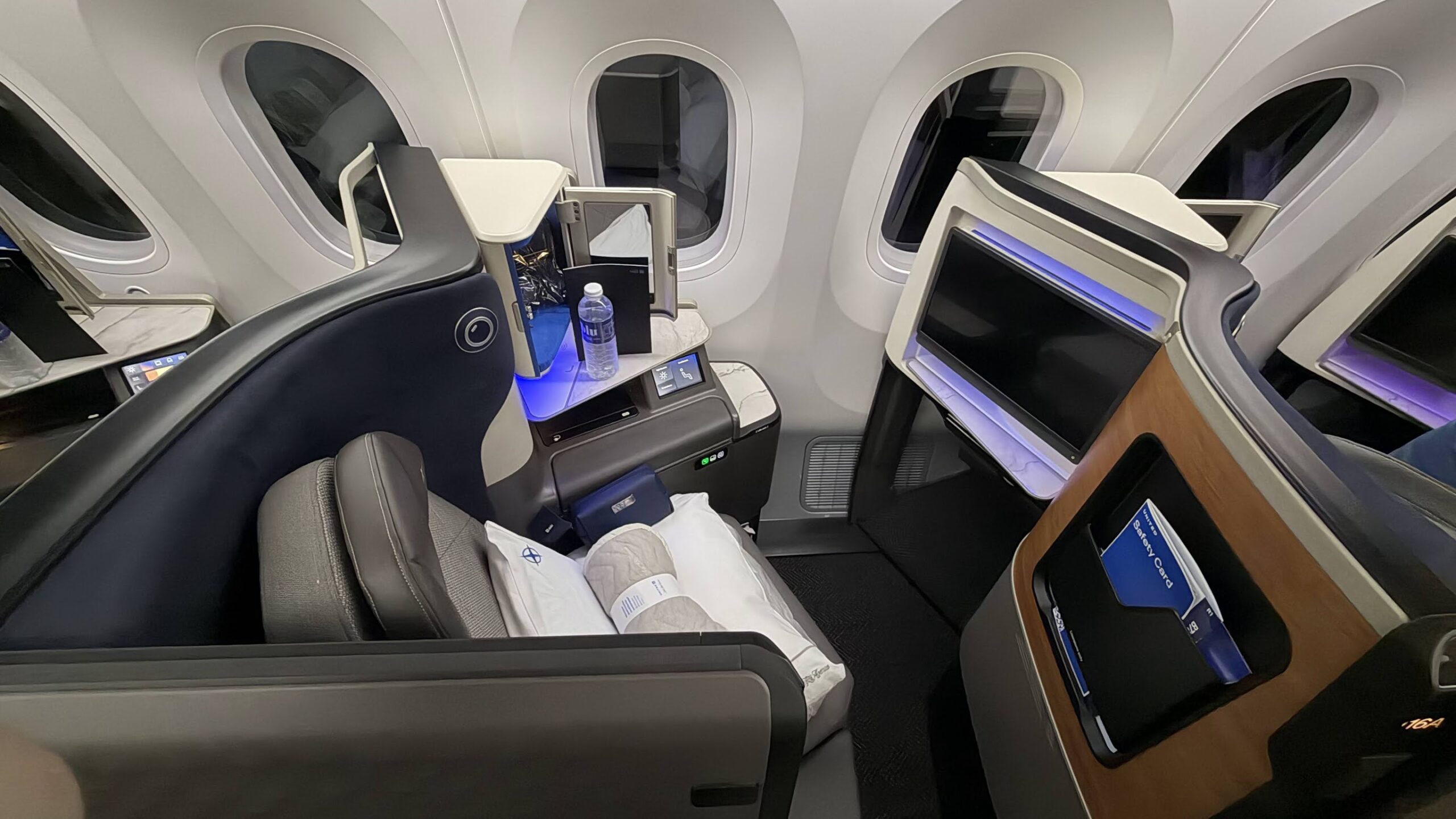 United Airlines UA2 Polaris business class