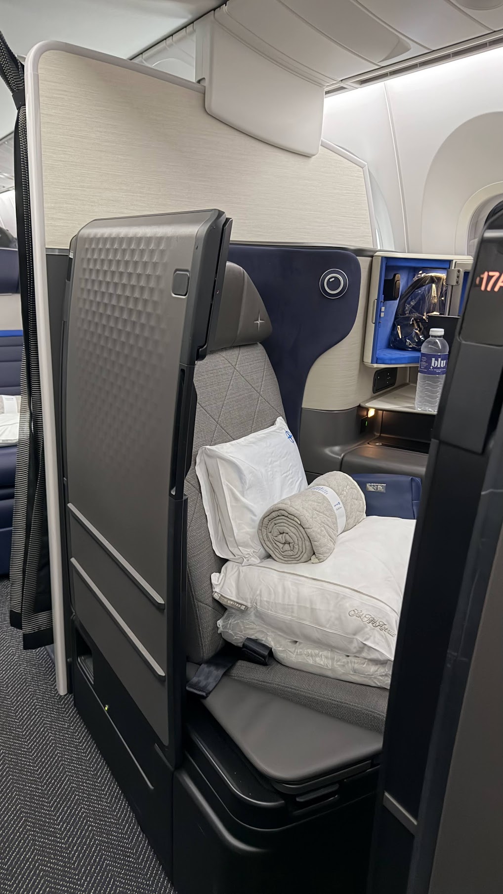United Airlines UA2 Polaris business seat view